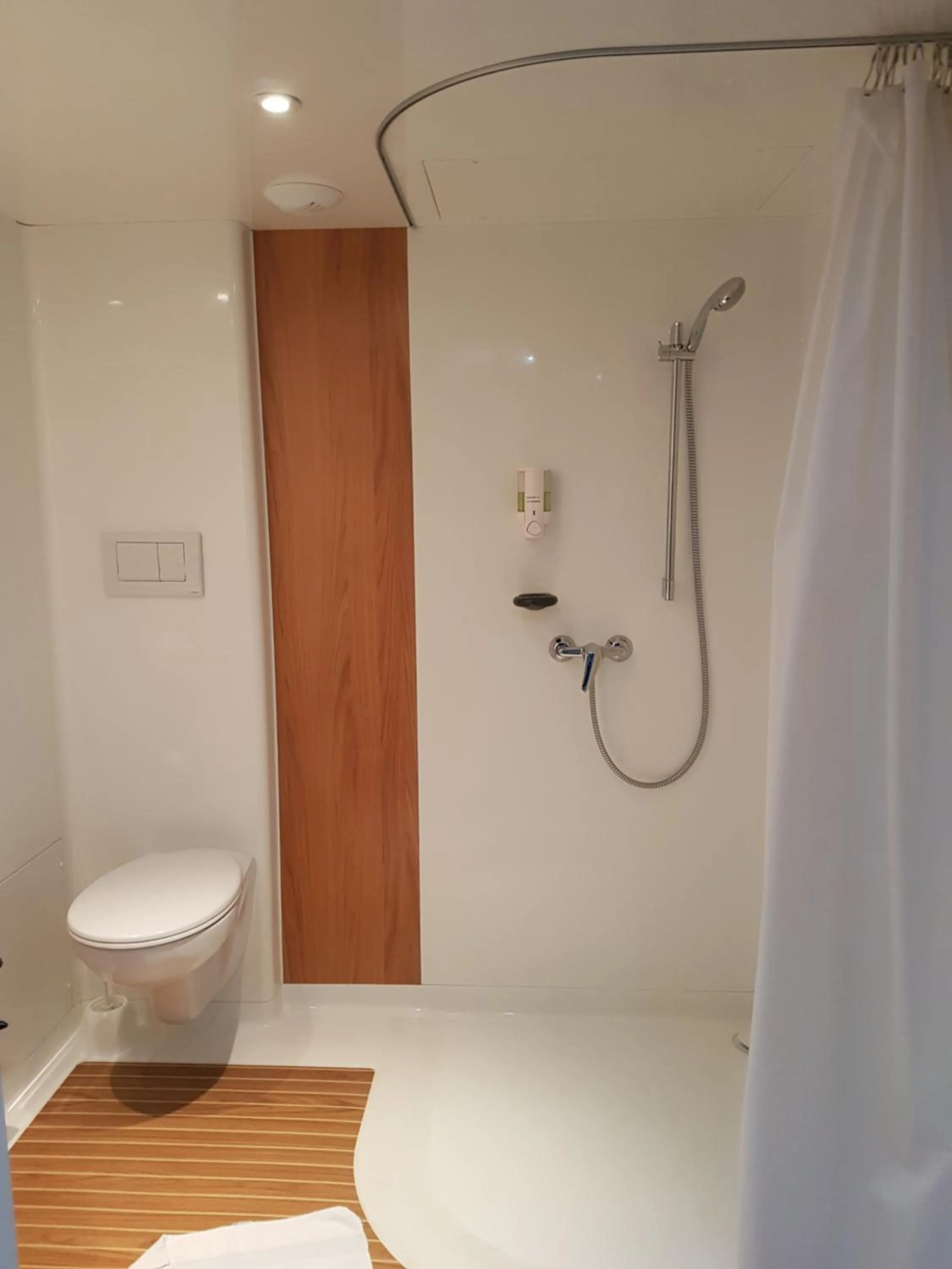 Bedroom in Hotel Macon la Salle