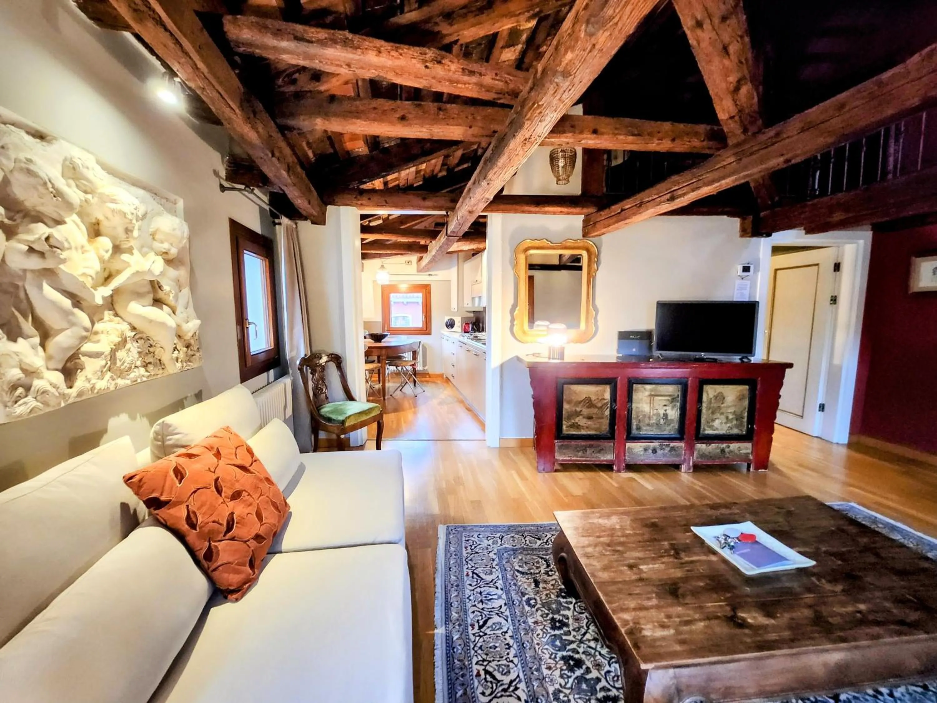 TV and multimedia in Casanova Penthouse in the heart of Venice