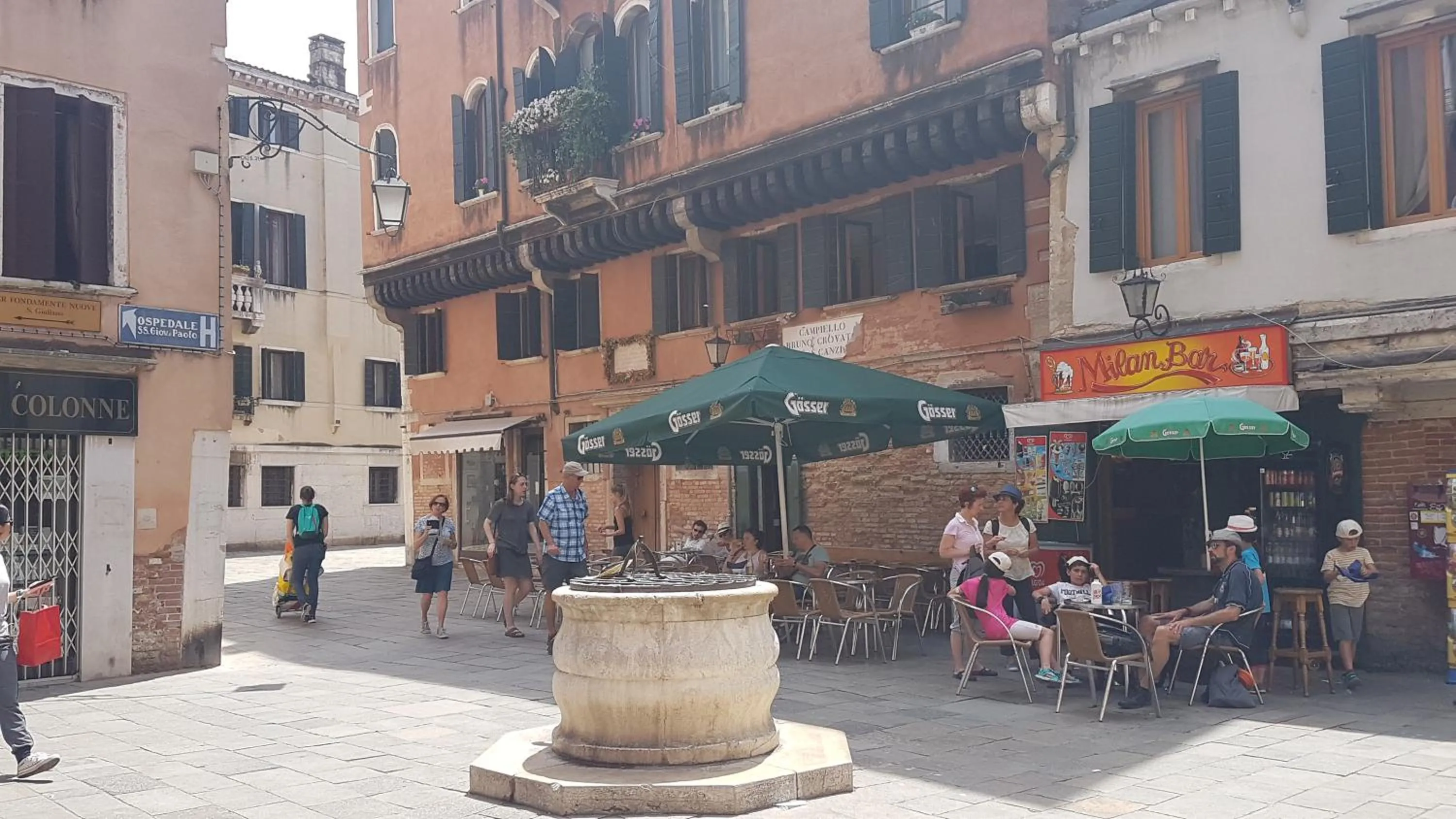 Property building in Casanova Penthouse in the heart of Venice