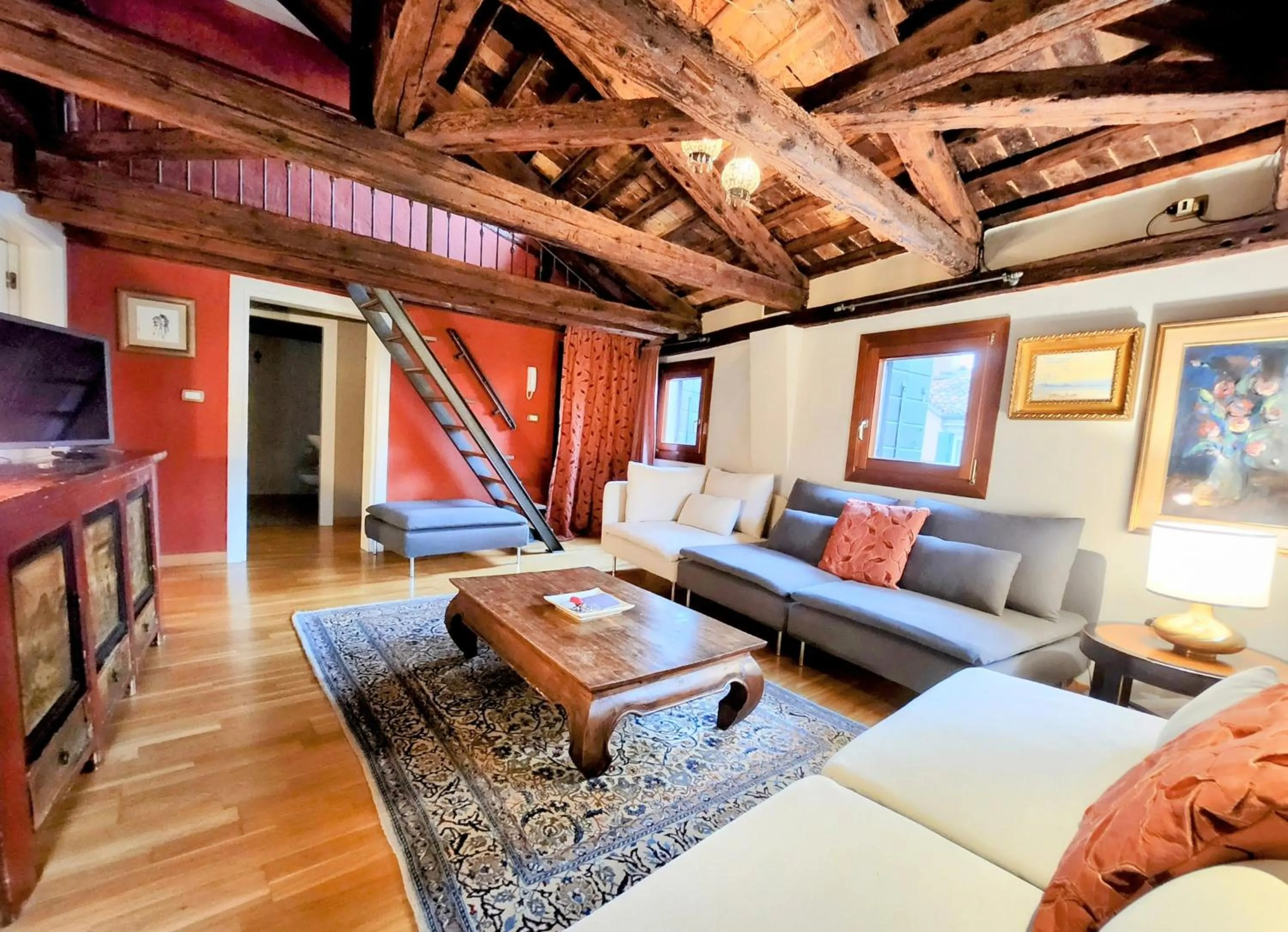 TV and multimedia in Casanova Penthouse in the heart of Venice