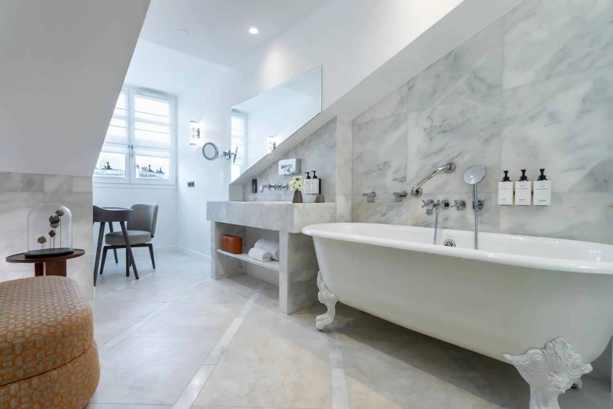 Photo of the whole room in InterContinental Paris Champs Elysées Etoile by IHG