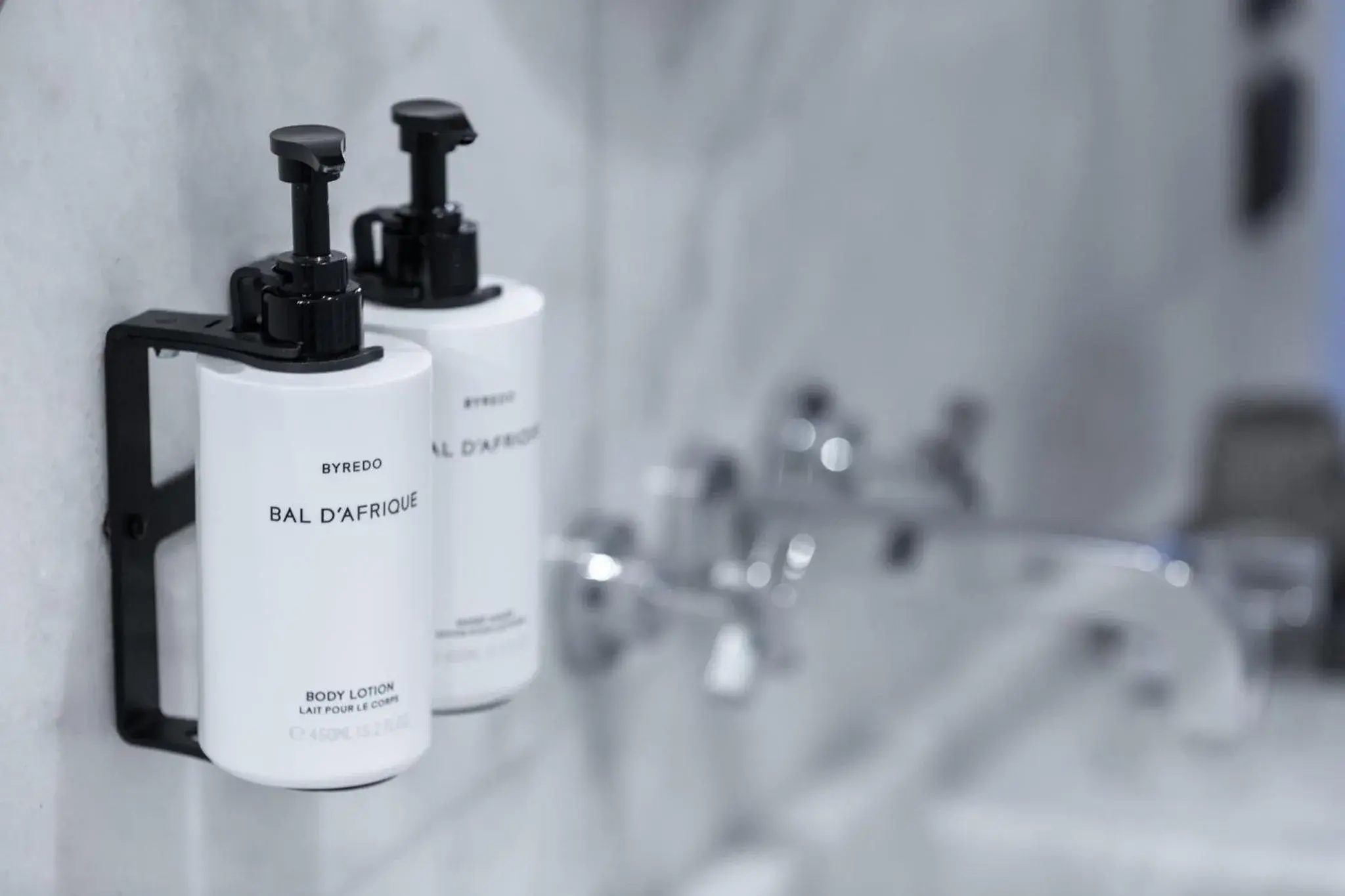 Cozy Queen Room in InterContinental Paris Champs Elysées Etoile by IHG Cozy Queen Room in InterContinental Paris Champs Elysées Etoile by IHG