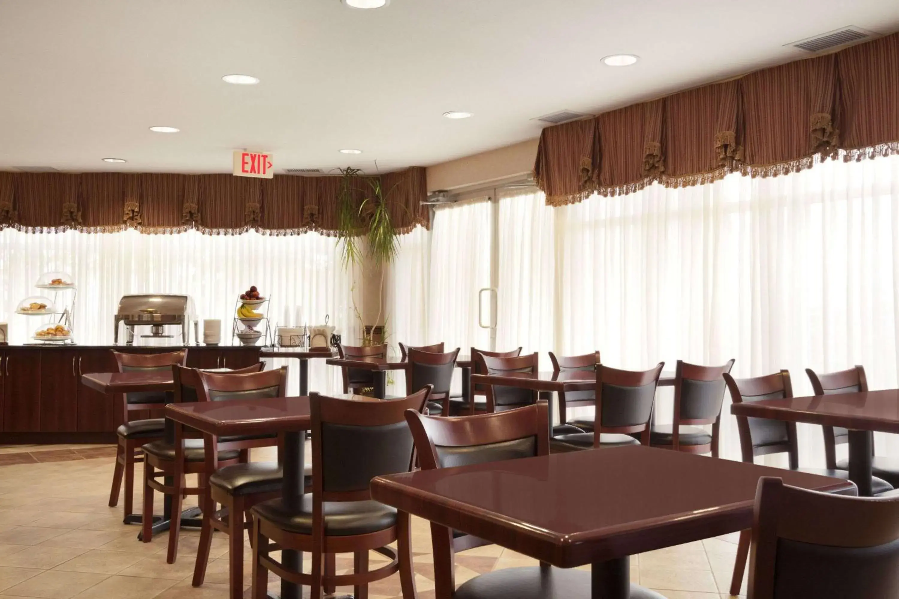 Restaurant/places to eat in Days Inn & Suites by Wyndham Langley Restaurant/places to eat in Days Inn & Suites by Wyndham Langley