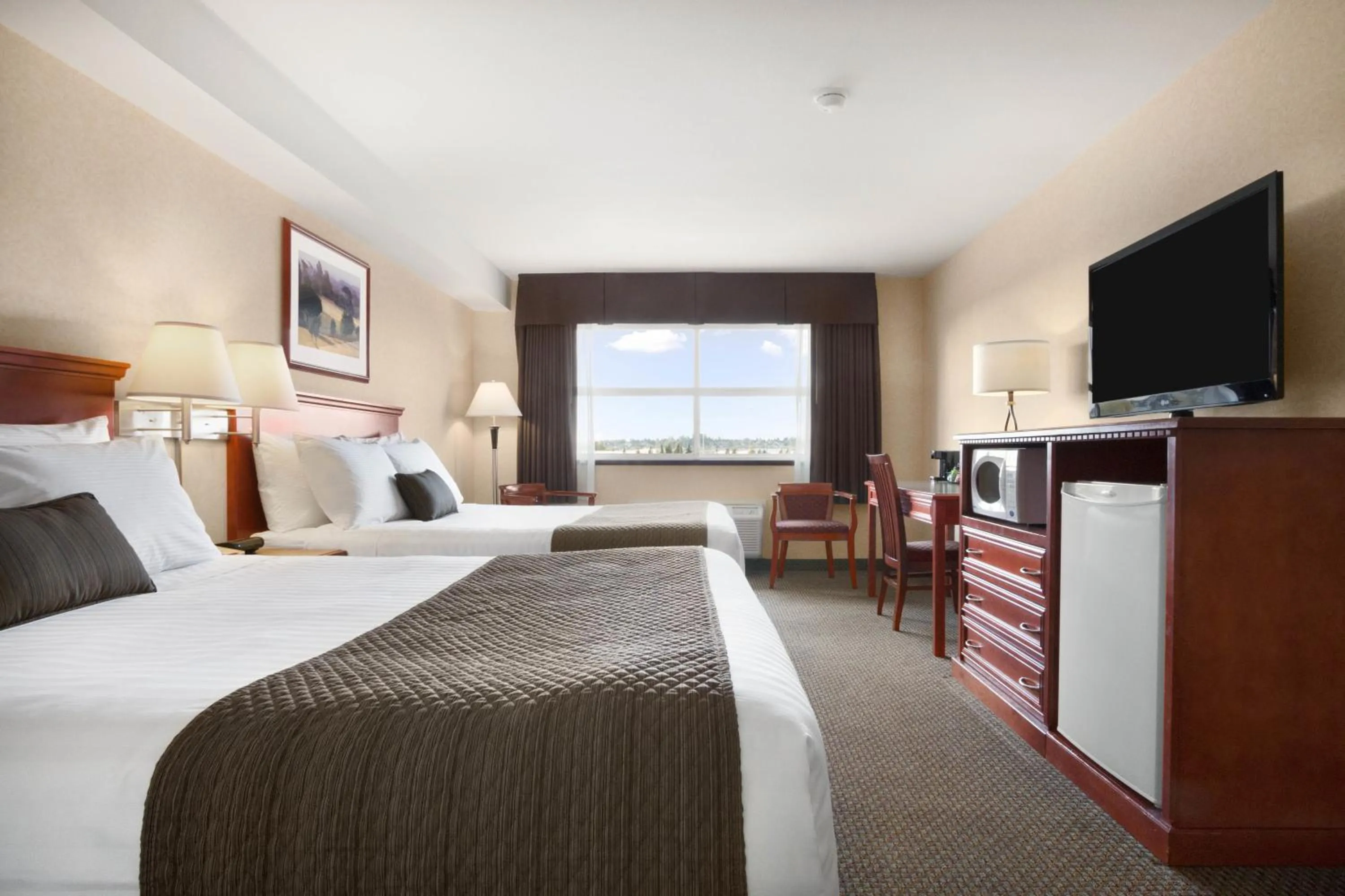 Photo of the whole room, Bed in Days Inn & Suites by Wyndham Langley