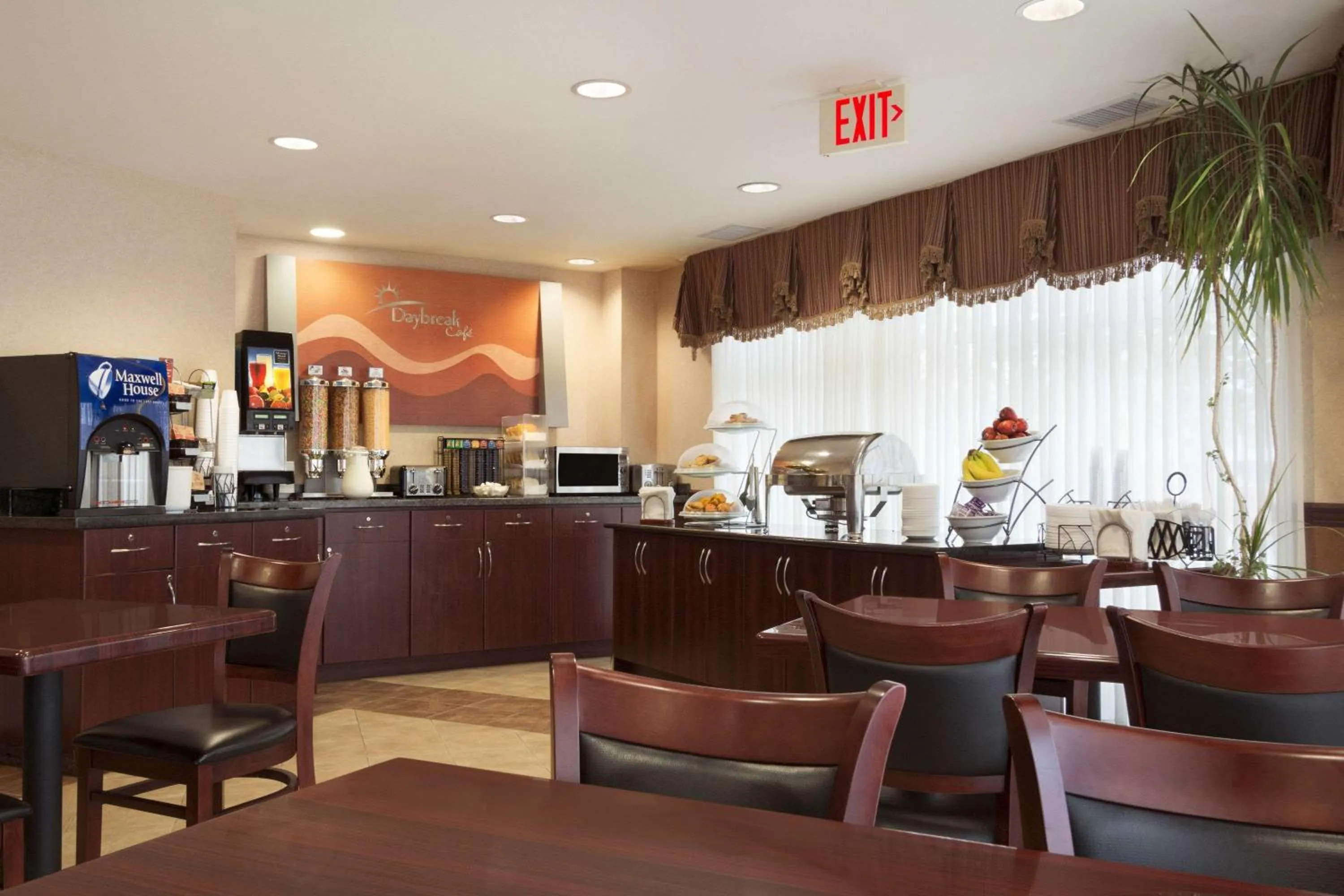 Restaurant/places to eat in Days Inn & Suites by Wyndham Langley