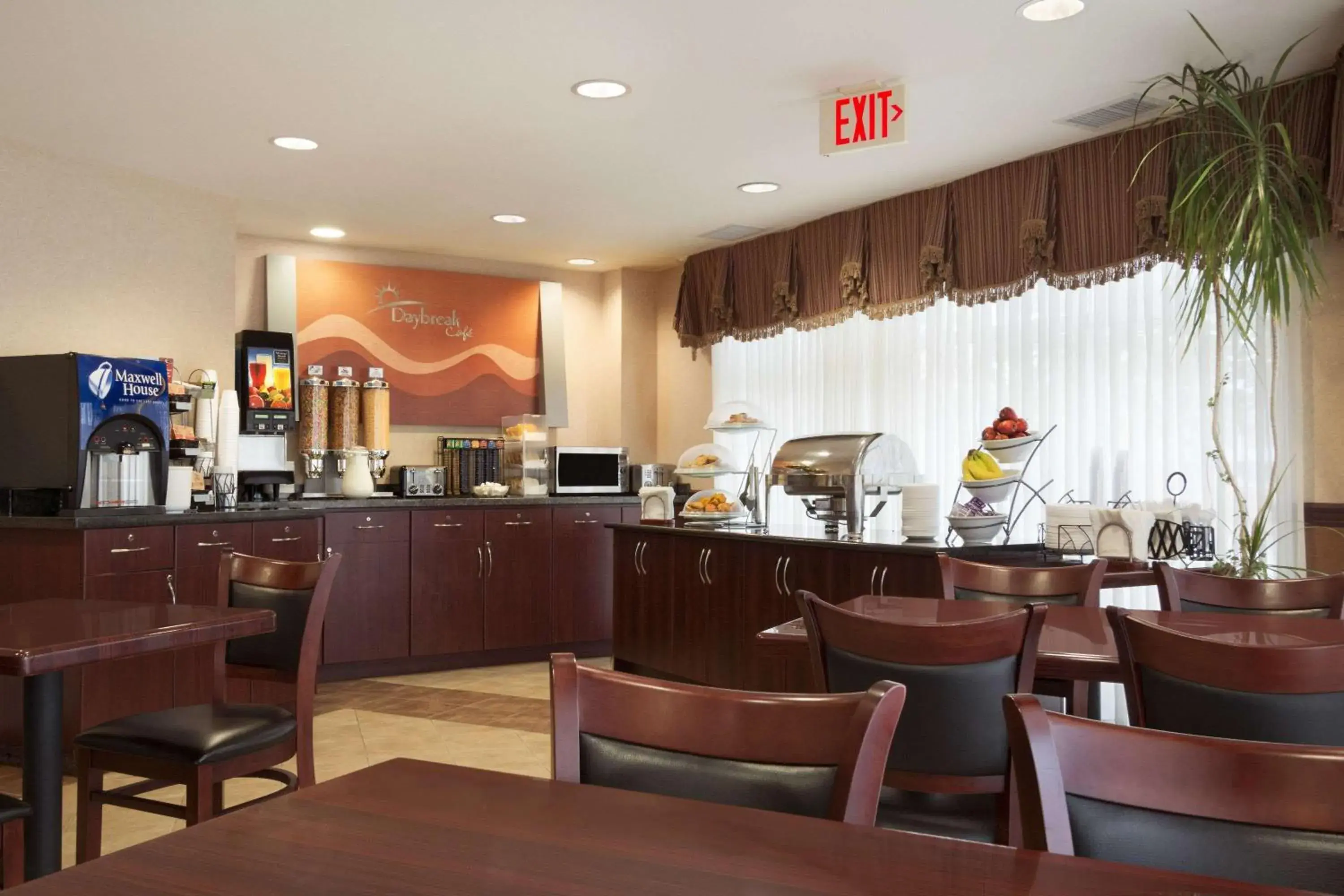 Restaurant/places to eat in Days Inn & Suites by Wyndham Langley Restaurant/places to eat in Days Inn & Suites by Wyndham Langley