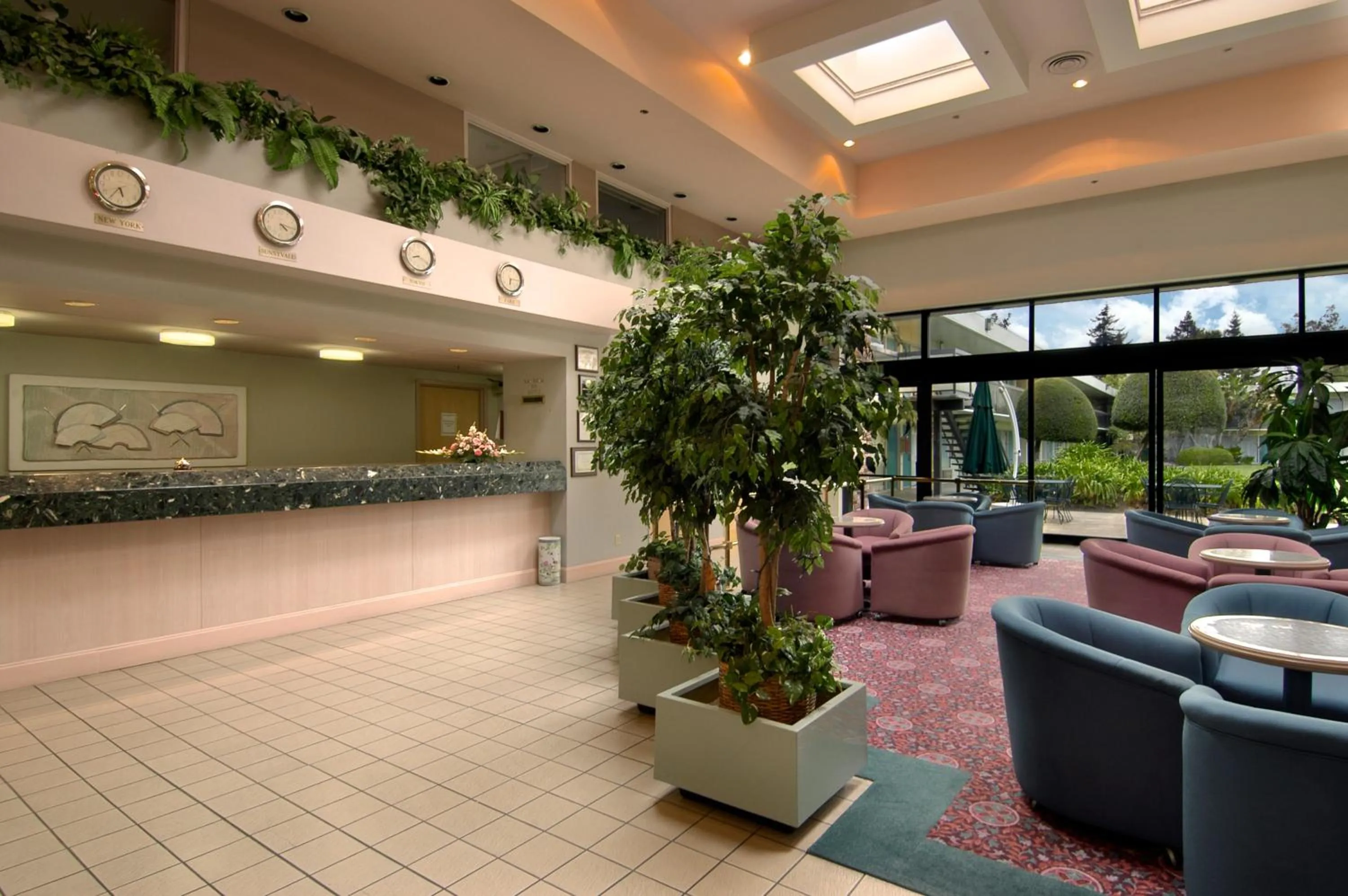 Lobby or reception in Ramada by Wyndham Sunnyvale/Silicon Valley