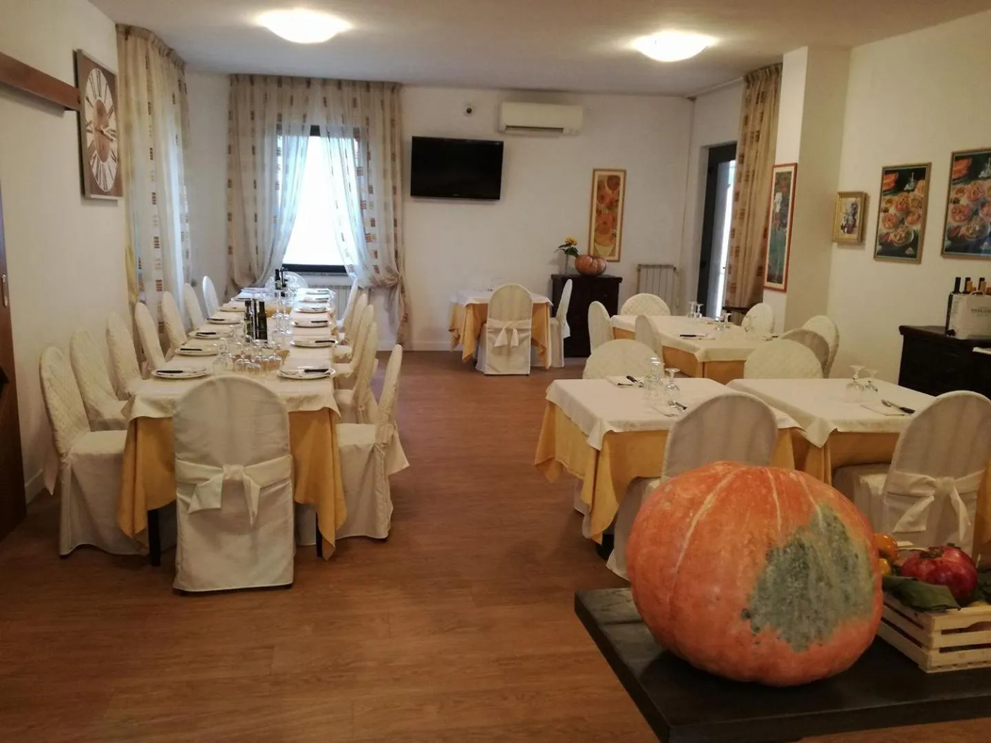 Dining area in Hotel Mazzocchetti