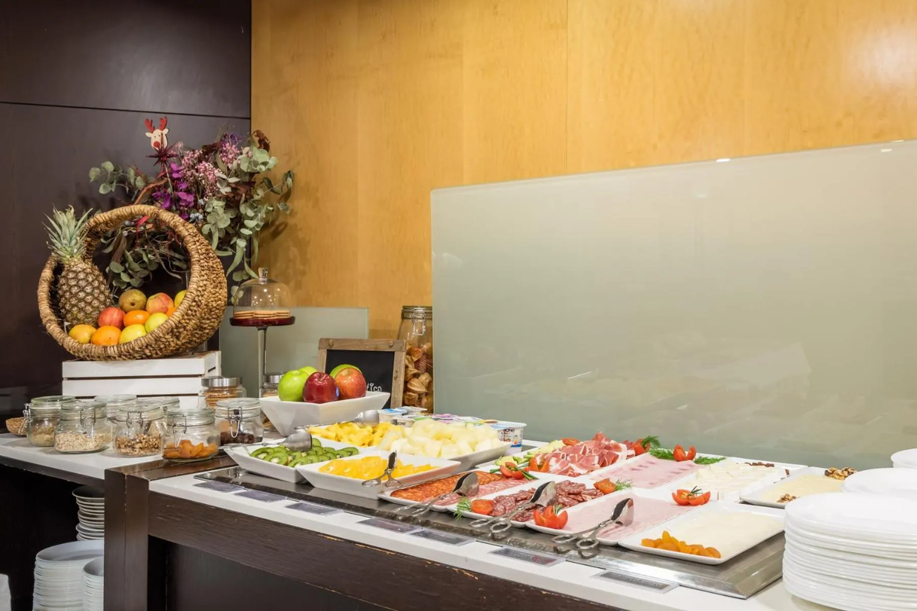 Food and drinks in Hotel Madanis Liceo