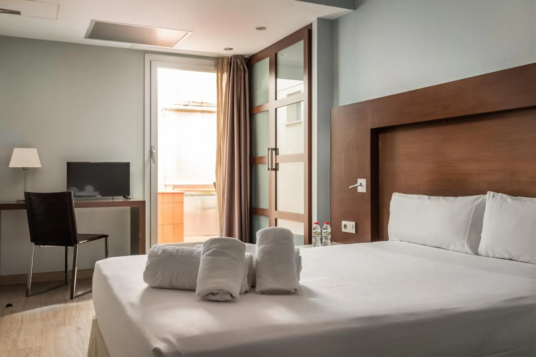 Photo of the whole room, Bed in Hotel Madanis Liceo