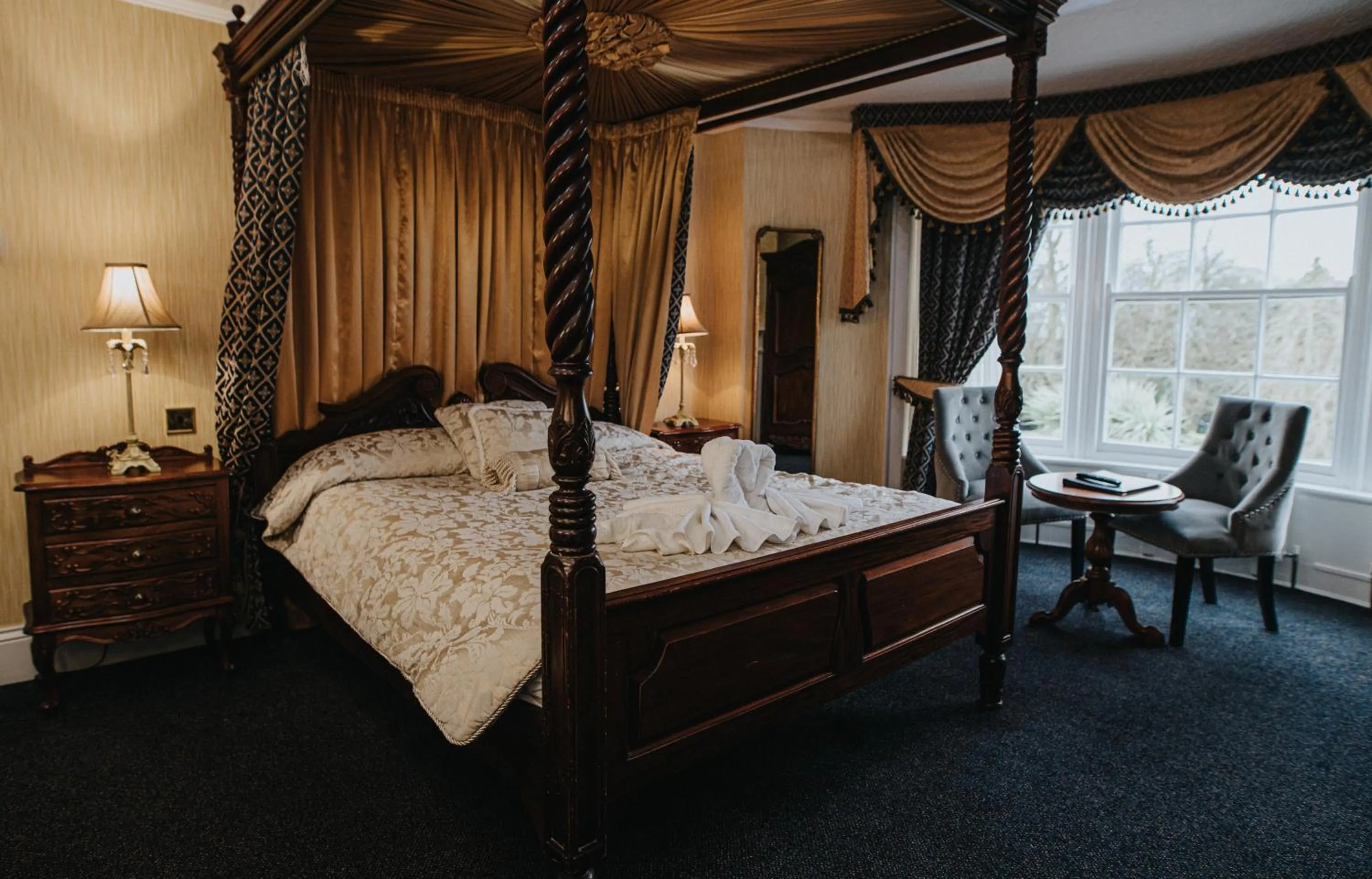 Bedroom, Bed in Kings Croft Hotel