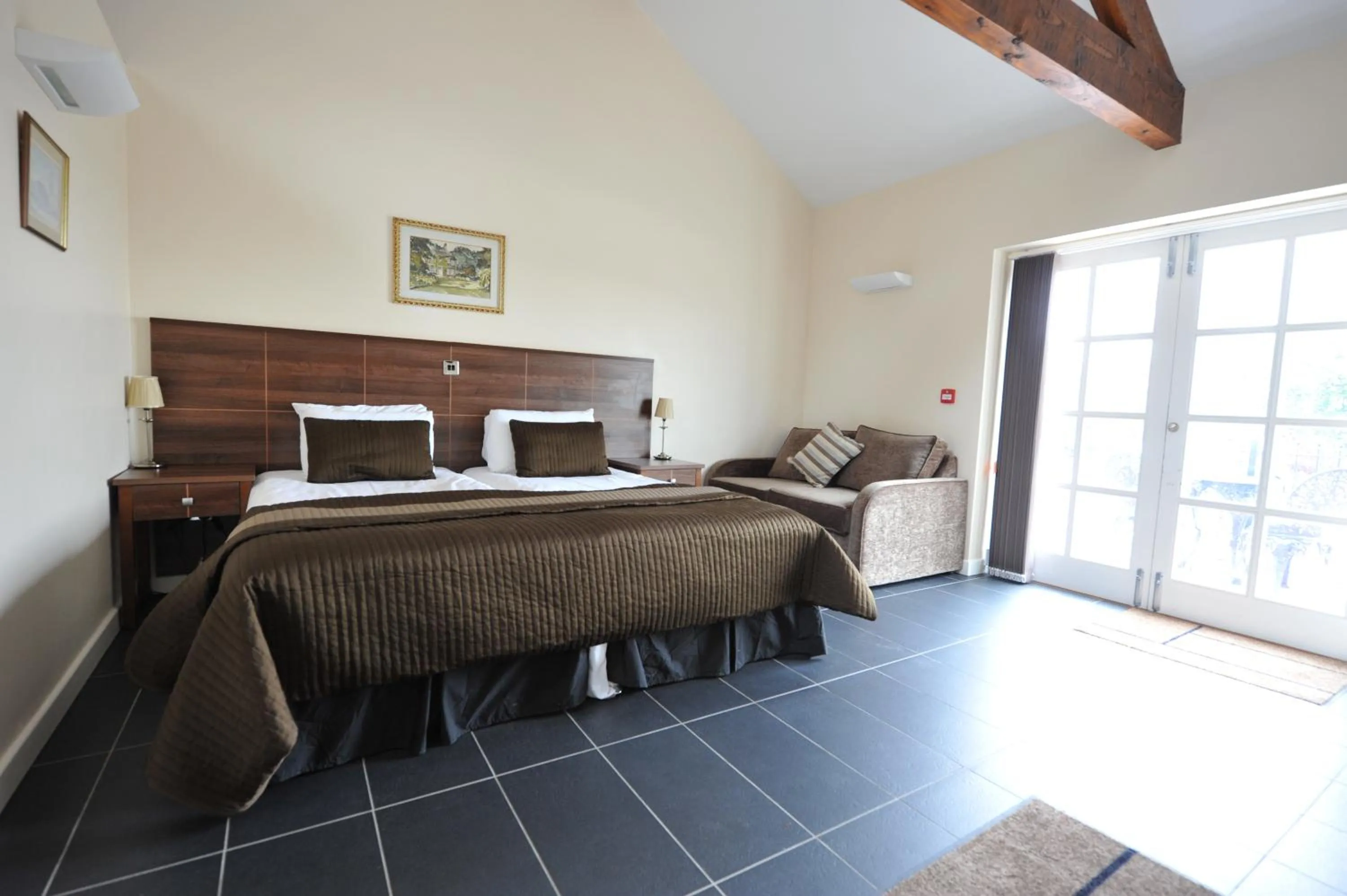 Bedroom, Bed in Kings Croft Hotel