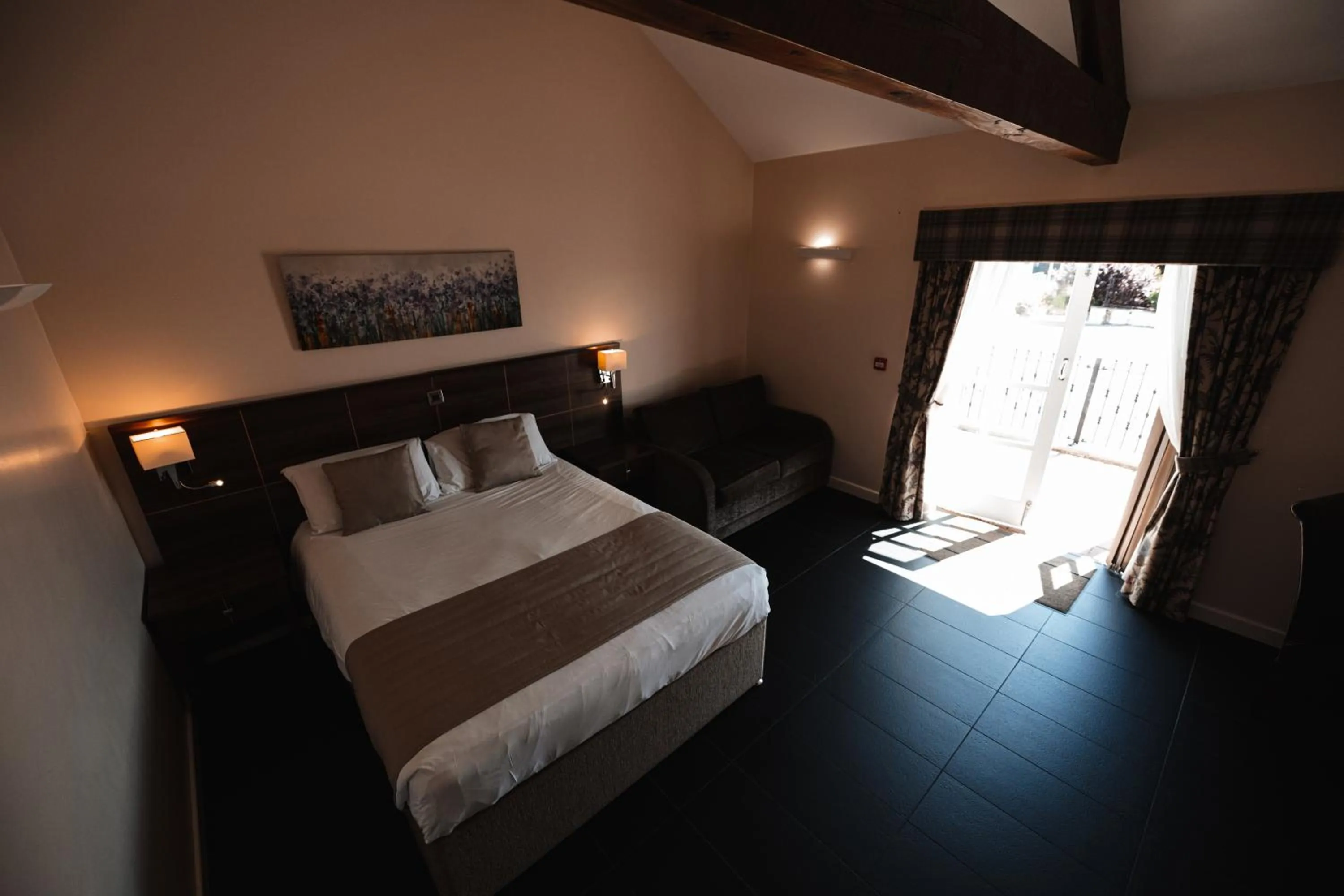 Bedroom, Bed in Kings Croft Hotel