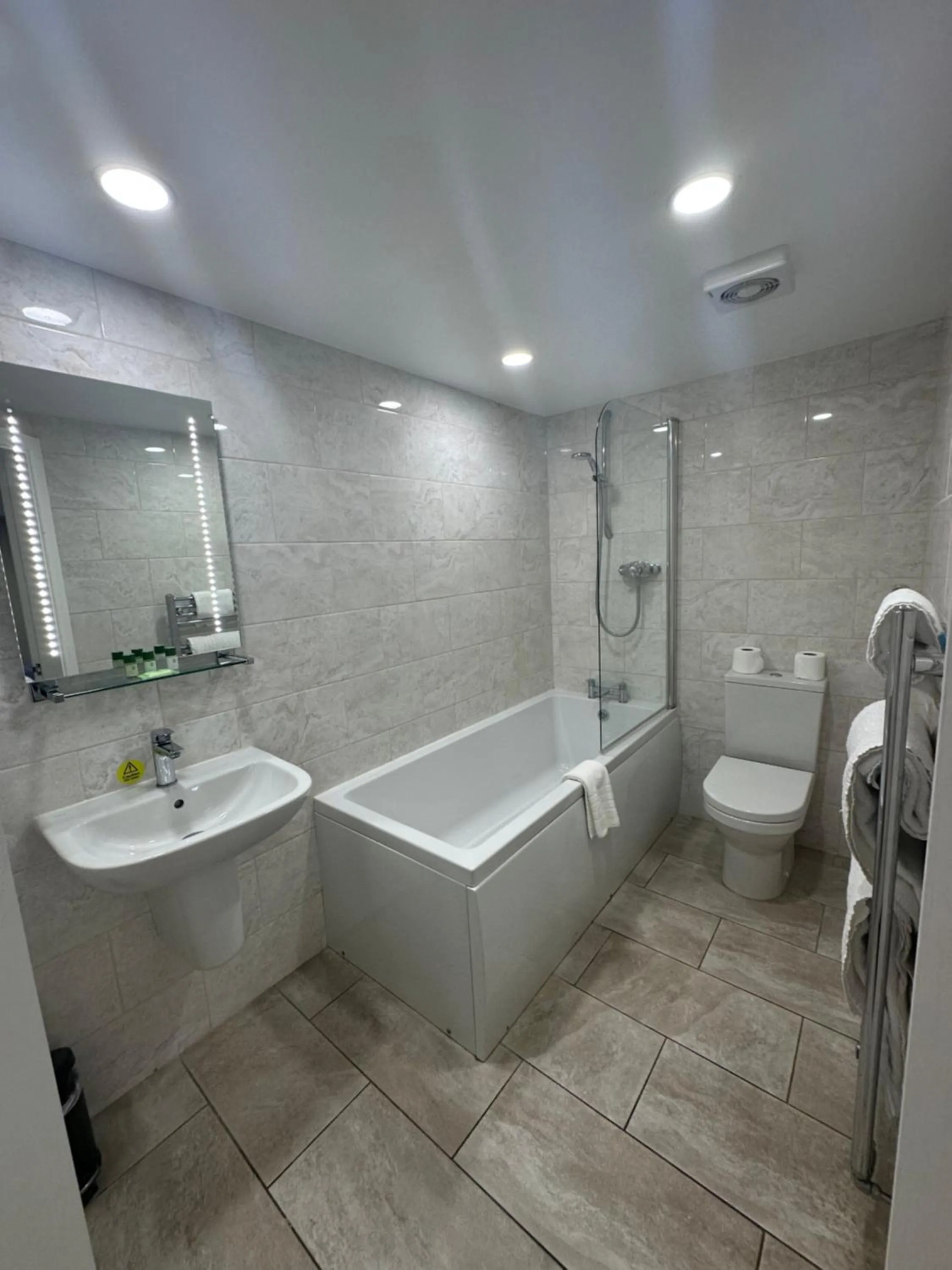 Shower in Kings Croft Hotel