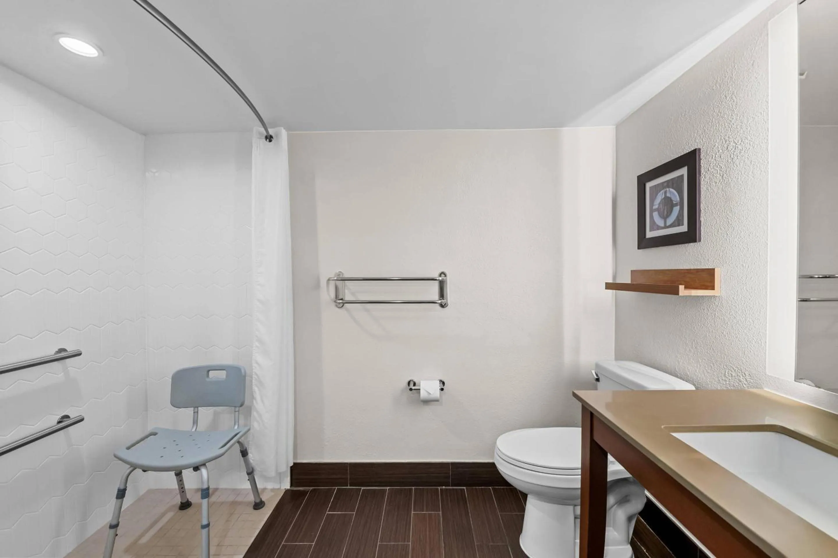 Bedroom in Country Inn & Suites by Radisson, Virginia Beach Oceanfront