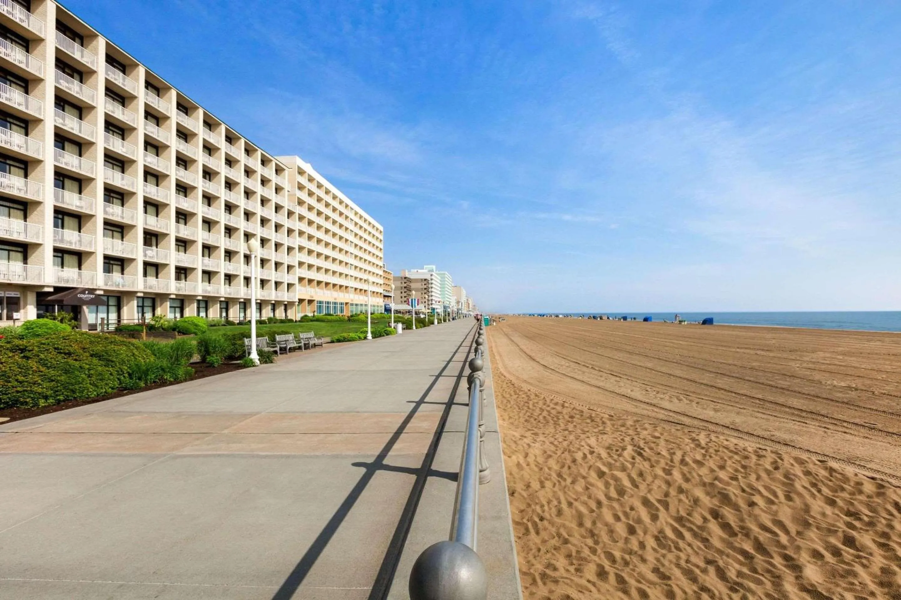 Property building in Country Inn & Suites by Radisson, Virginia Beach Oceanfront