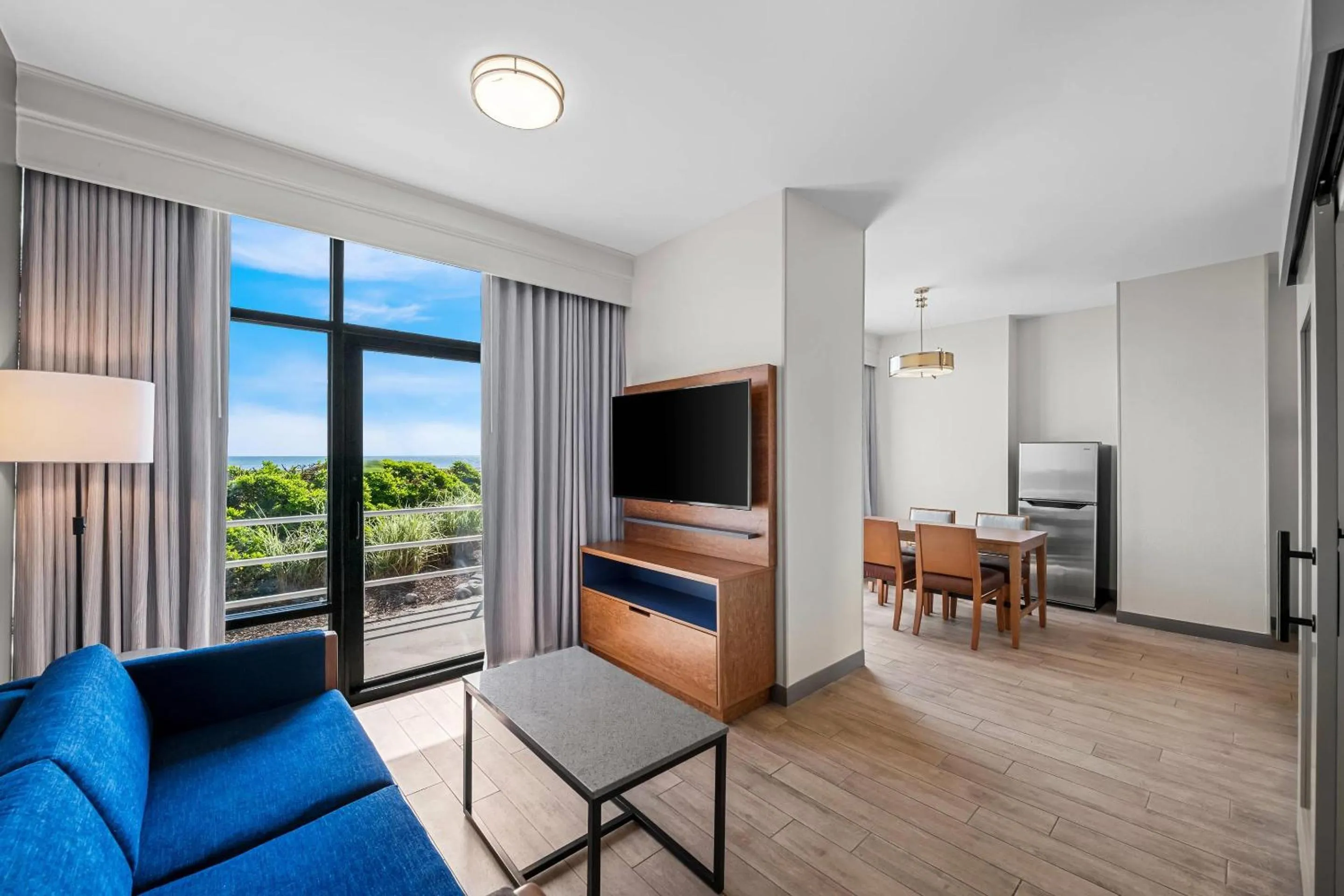 Bedroom in Country Inn & Suites by Radisson, Virginia Beach Oceanfront