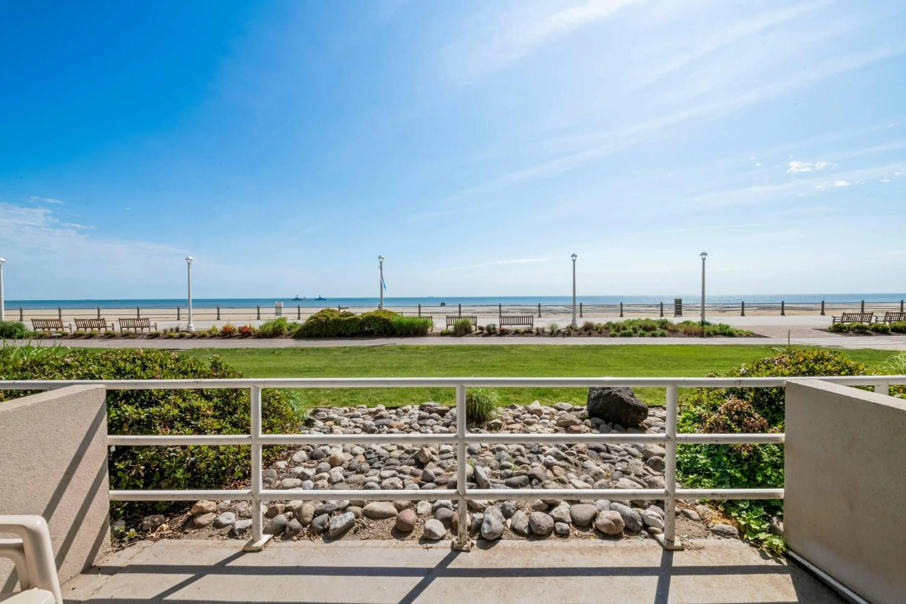 Bedroom in Country Inn & Suites by Radisson, Virginia Beach Oceanfront