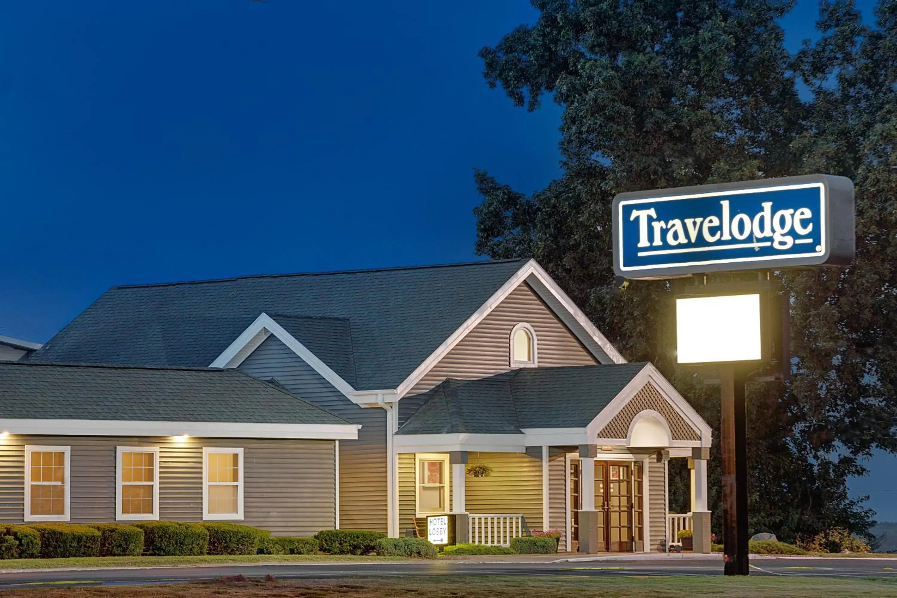 Property building in Travelodge by Wyndham Iowa City Property building in Travelodge by Wyndham Iowa City