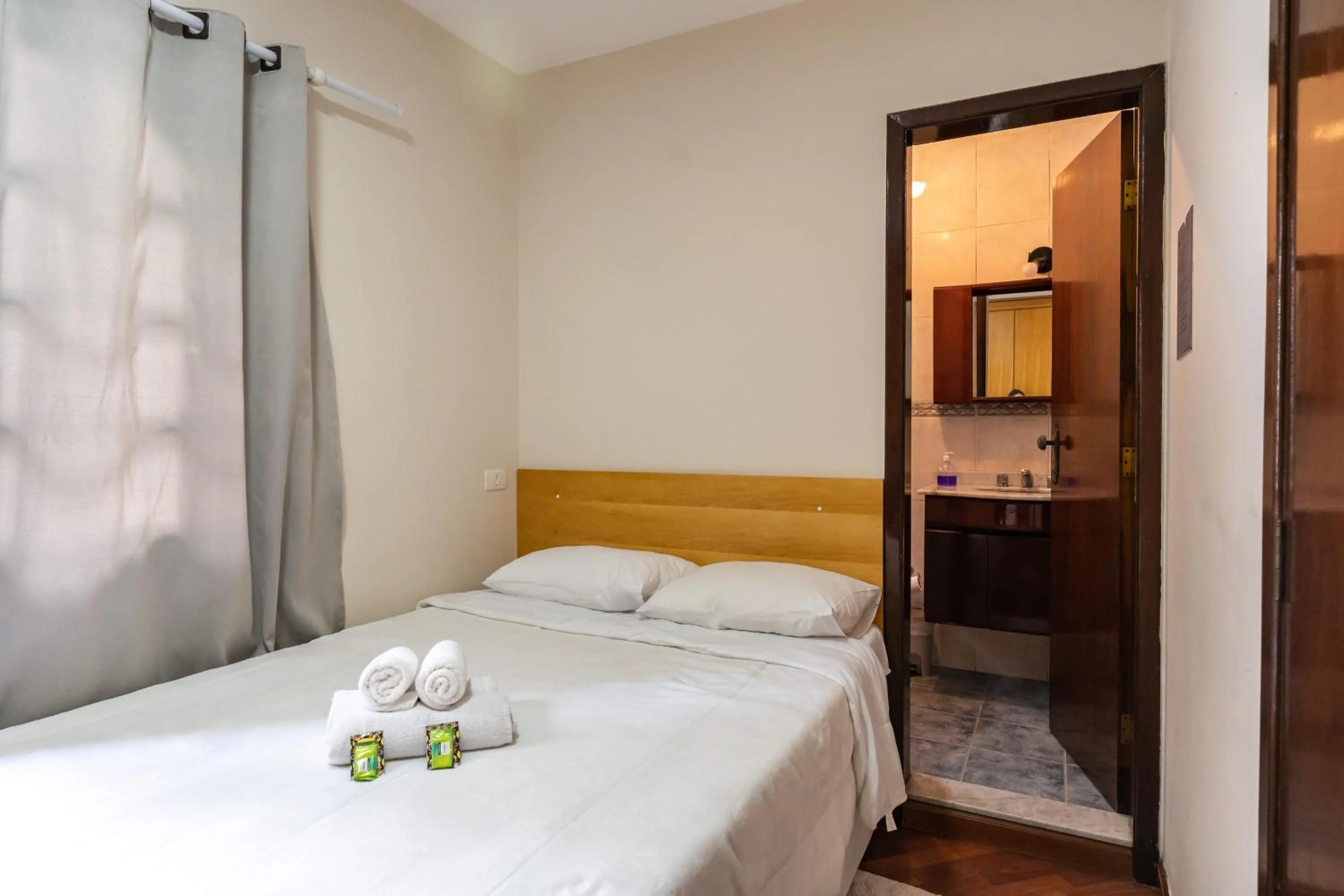 Bathroom, Bed in Hostel B2B SP