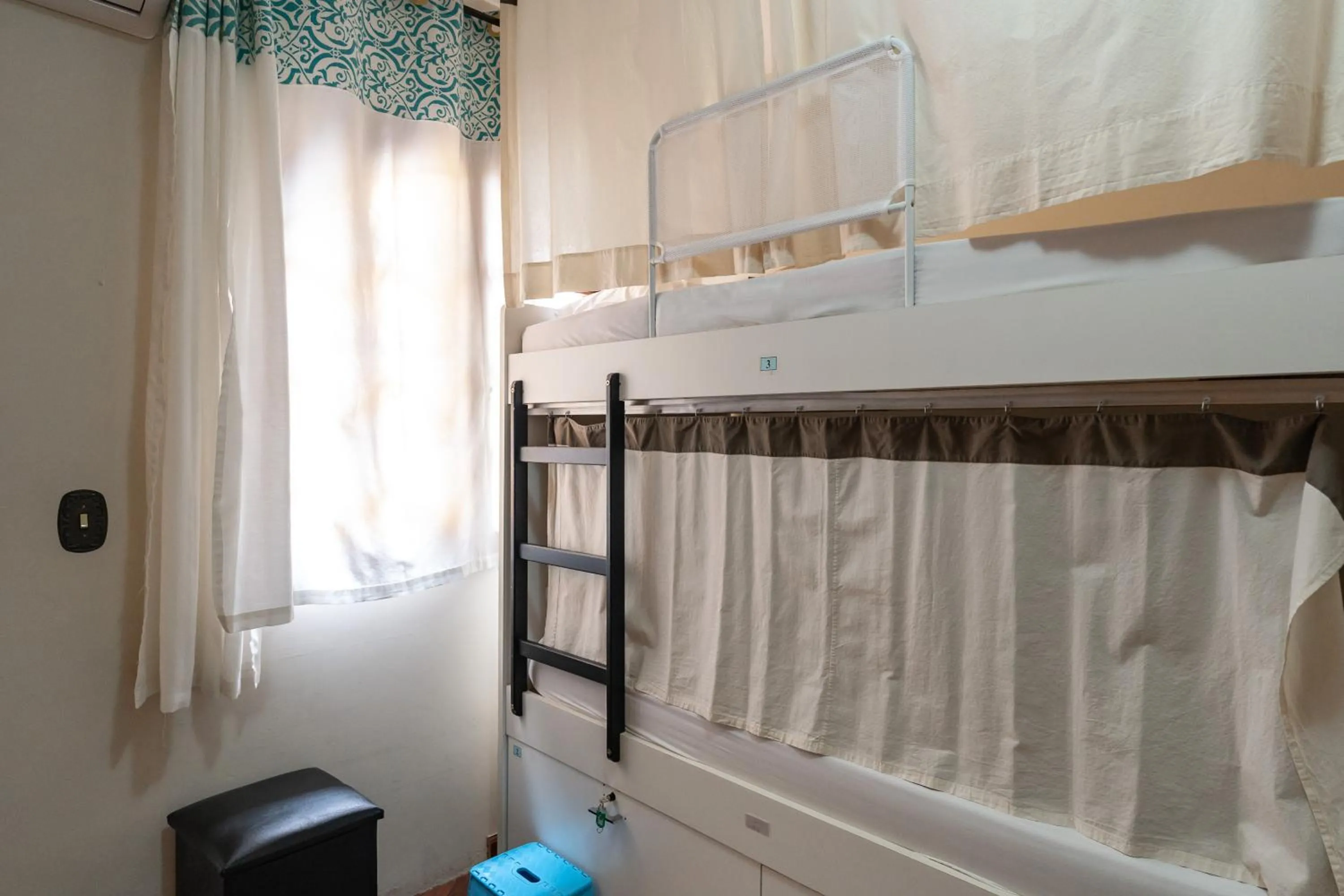 bunk bed, Bed in Hostel B2B SP