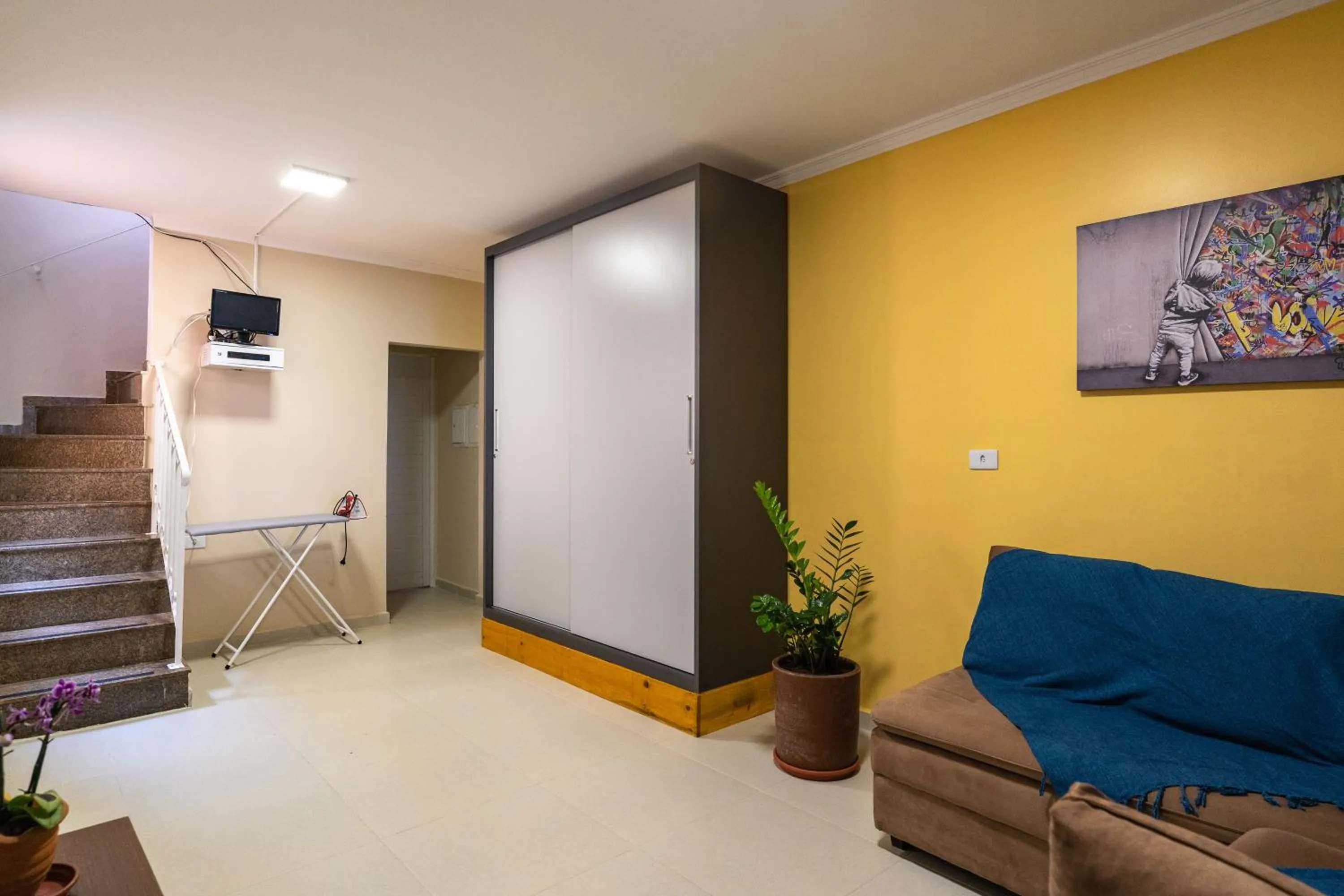Communal lounge/ TV room in Hostel B2B SP