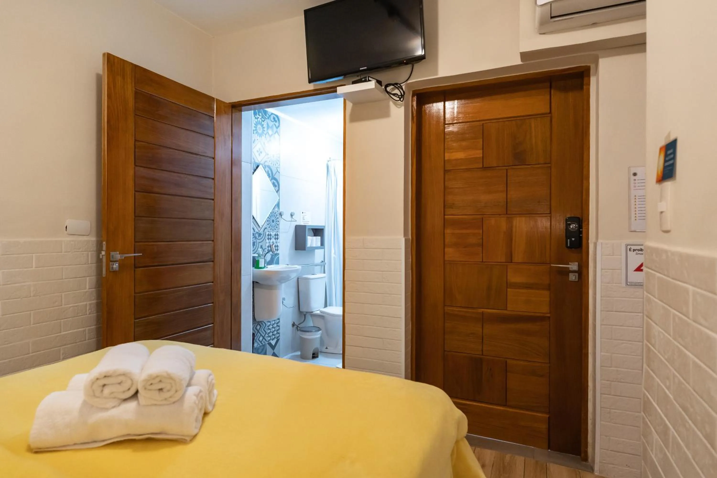 Bathroom, Bed in Hostel B2B SP