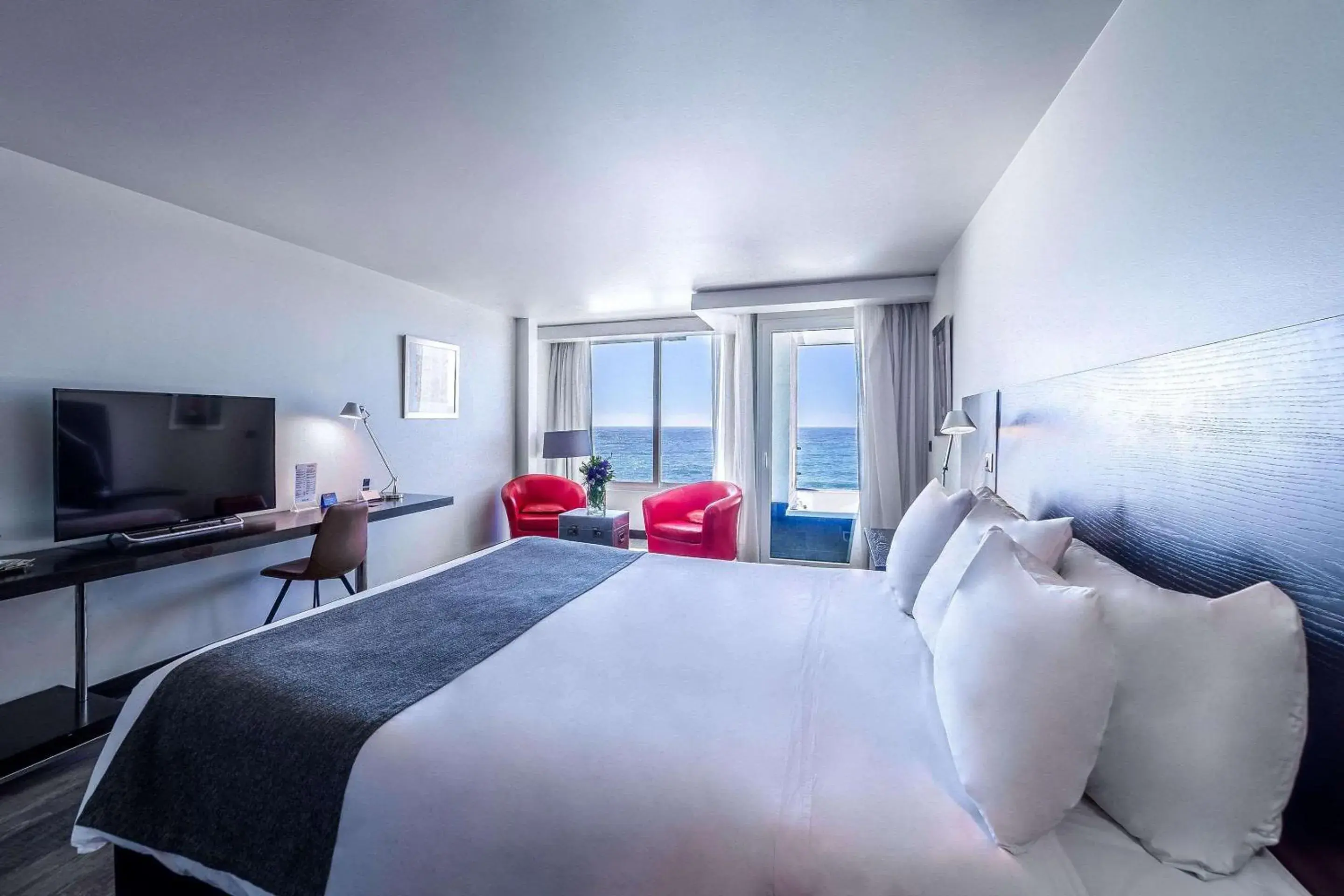 Bedroom, Bed in Radisson Blu Acqua Hotel & Spa Concon Bedroom, Bed in Radisson Blu Acqua Hotel & Spa Concon