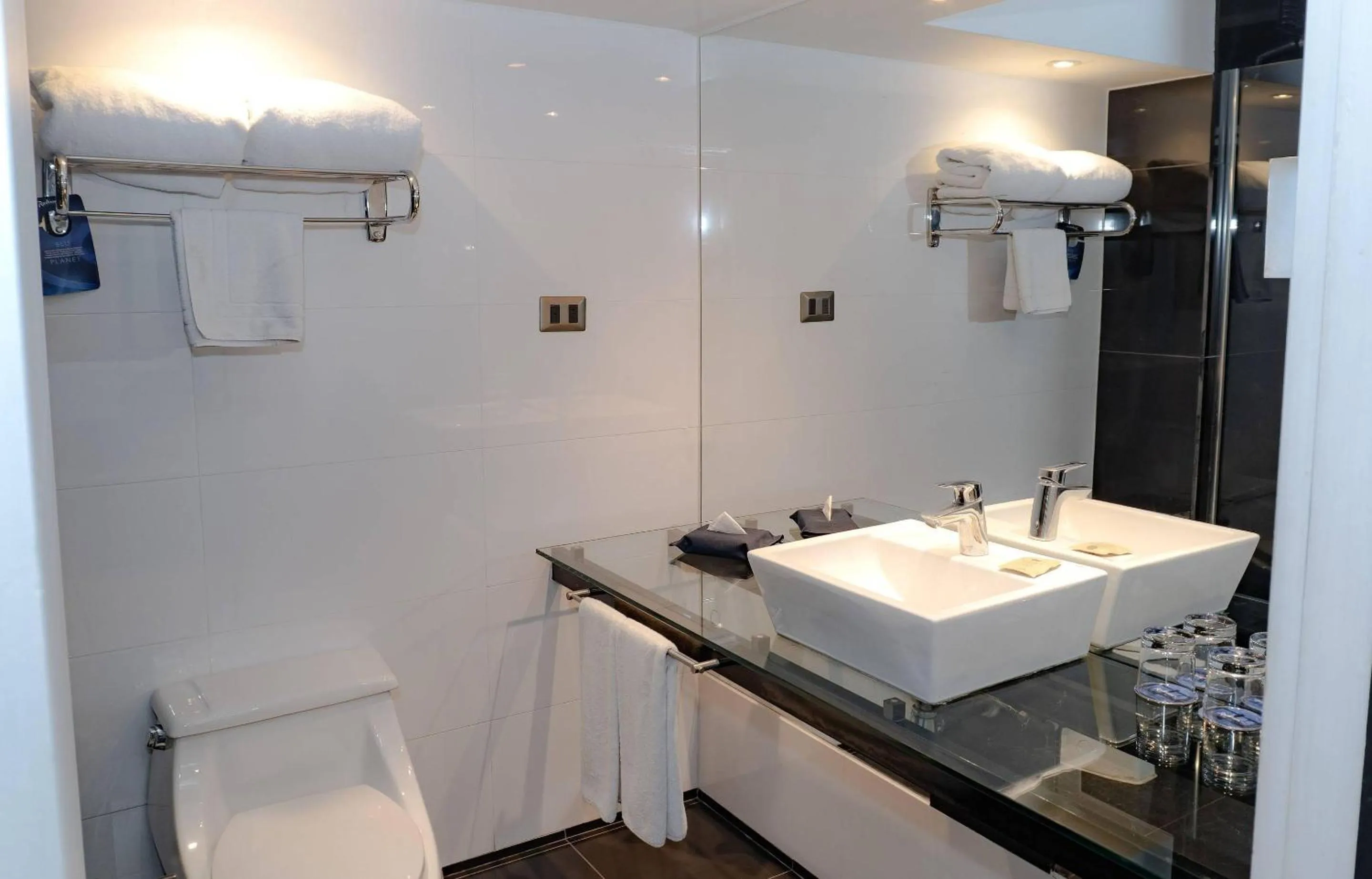 Bedroom in Radisson Blu Acqua Hotel & Spa Concon