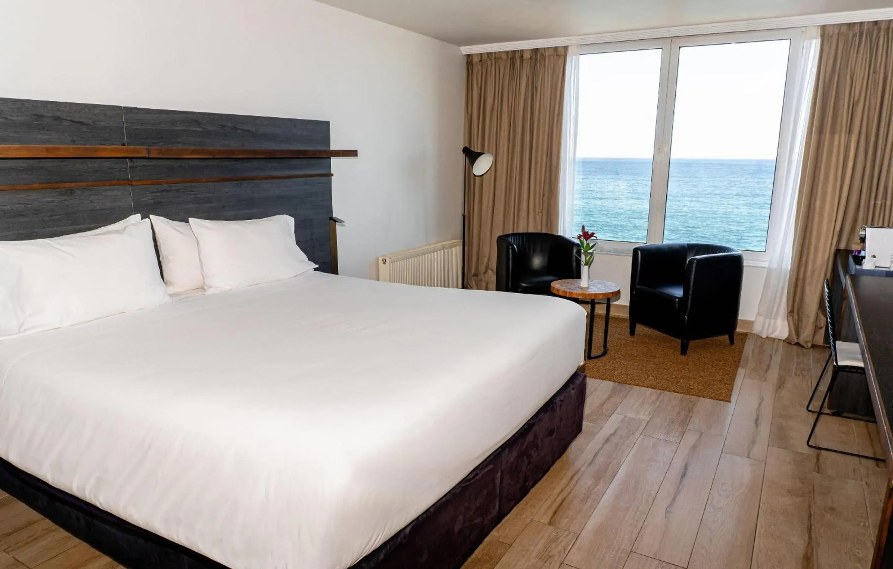 Bedroom, Bed in Radisson Blu Acqua Hotel & Spa Concon Bedroom, Bed in Radisson Blu Acqua Hotel & Spa Concon