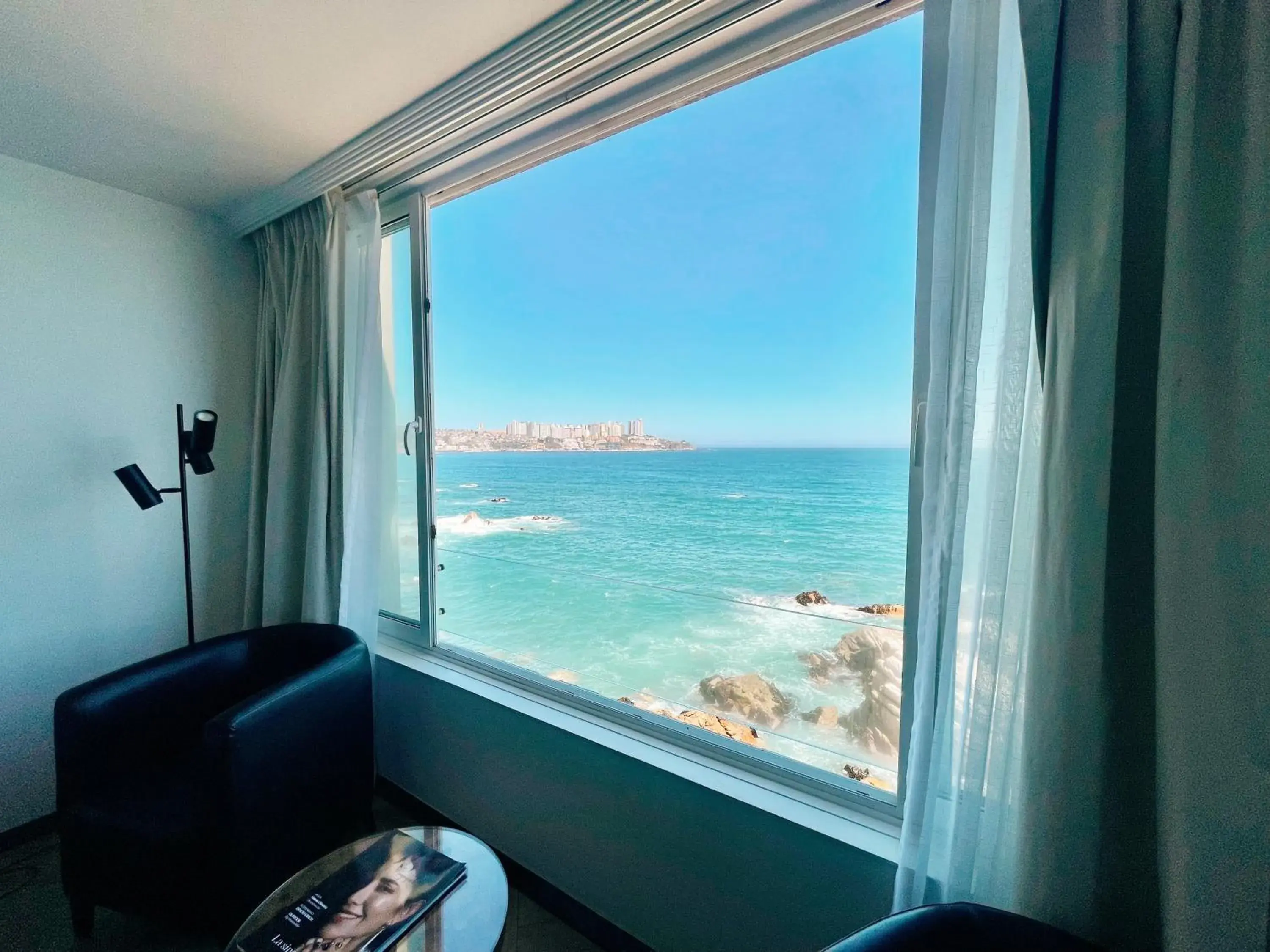 Twin Room with Ocean View in Radisson Blu Acqua Hotel & Spa Concon Twin Room with Ocean View in Radisson Blu Acqua Hotel & Spa Concon