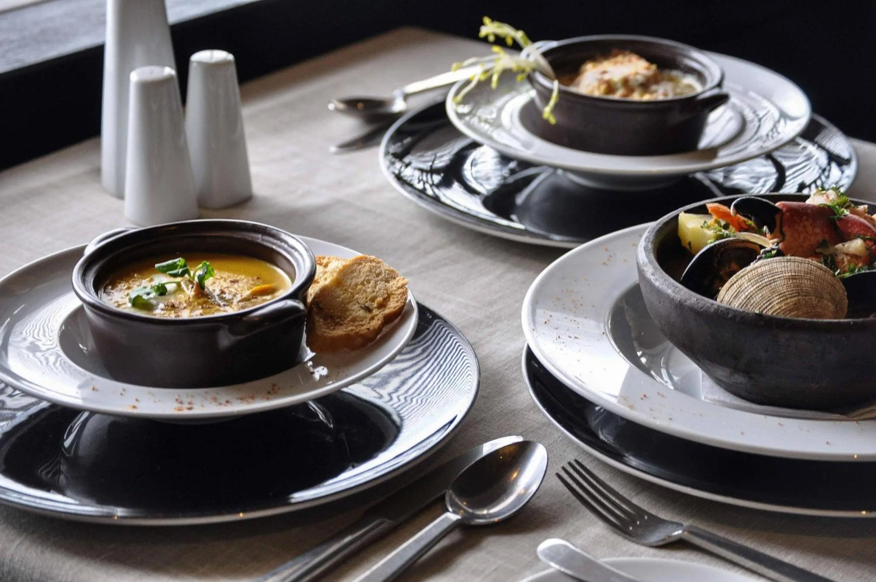 Restaurant/places to eat in Radisson Blu Acqua Hotel & Spa Concon