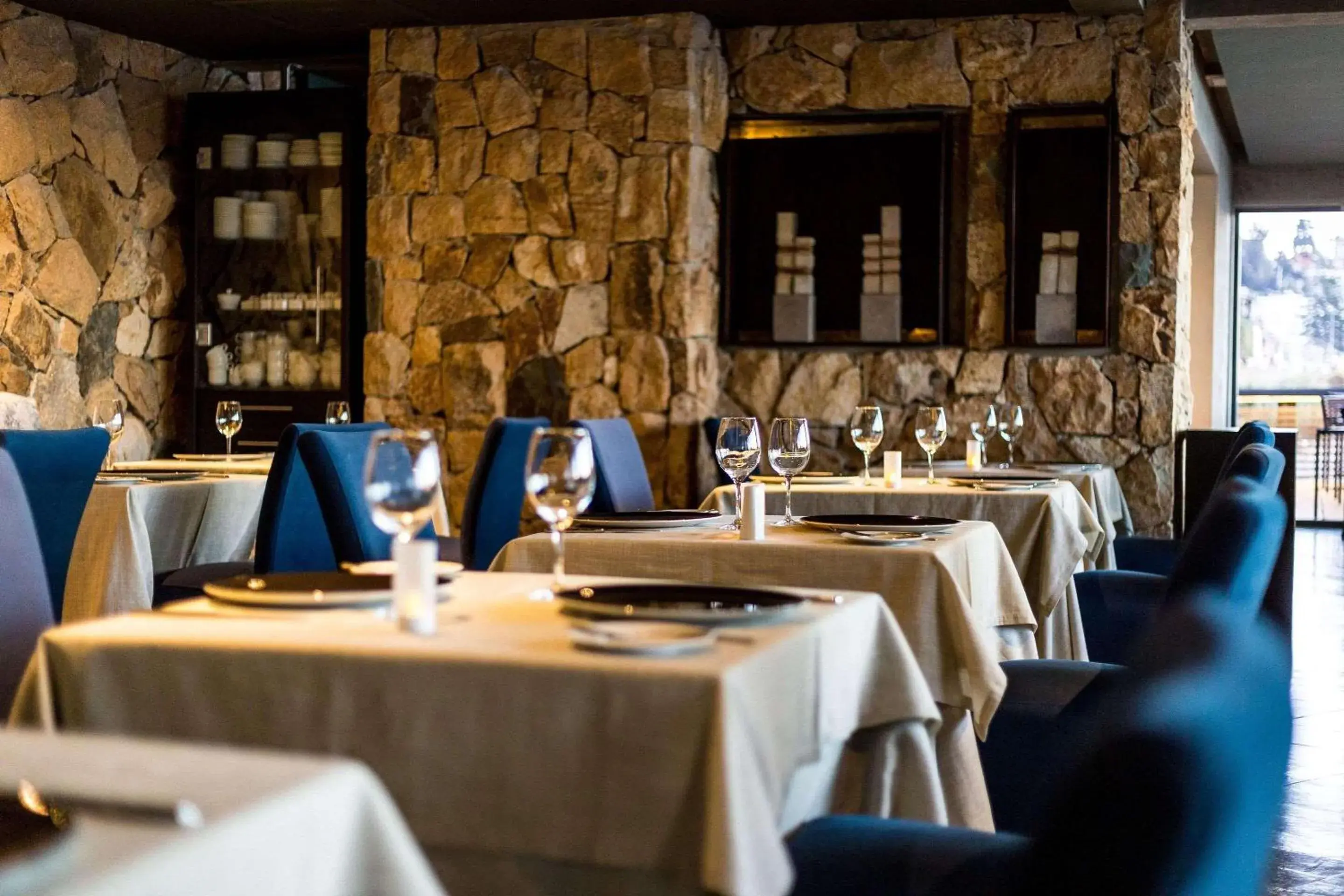 Restaurant/places to eat in Radisson Blu Acqua Hotel & Spa Concon Restaurant/places to eat in Radisson Blu Acqua Hotel & Spa Concon