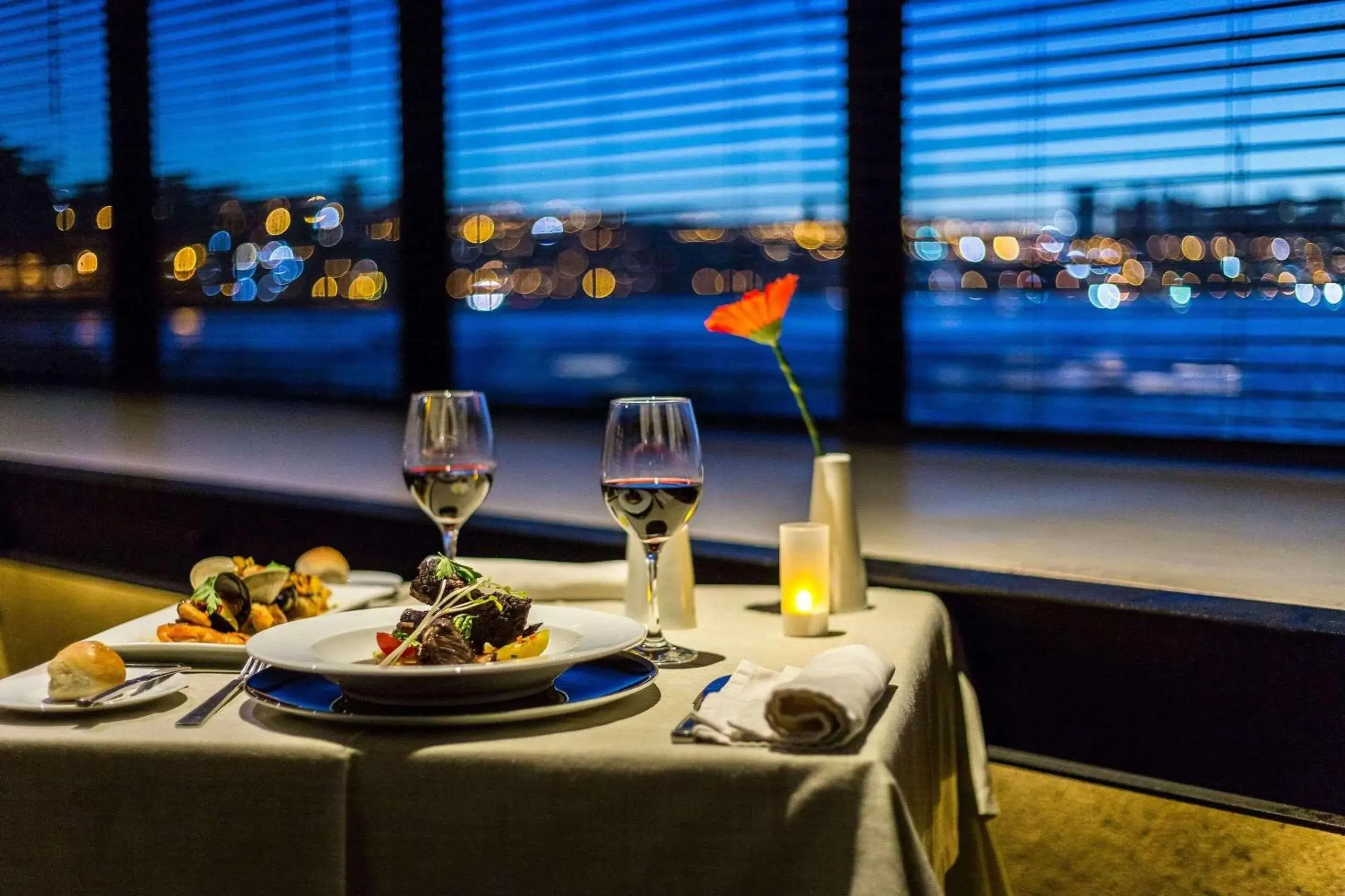 Restaurant/places to eat in Radisson Blu Acqua Hotel & Spa Concon Restaurant/places to eat in Radisson Blu Acqua Hotel & Spa Concon