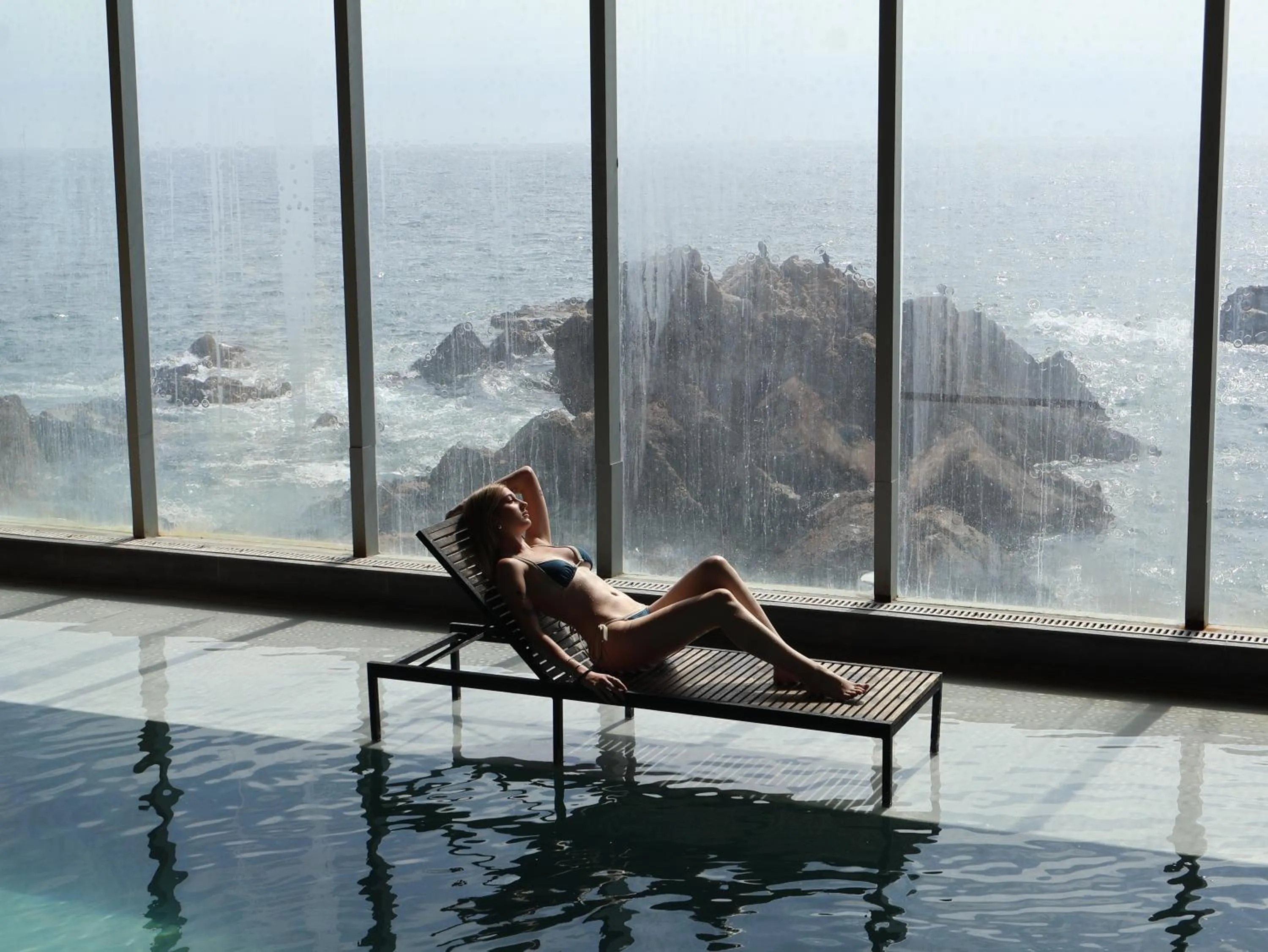 Swimming pool in Radisson Blu Acqua Hotel & Spa Concon