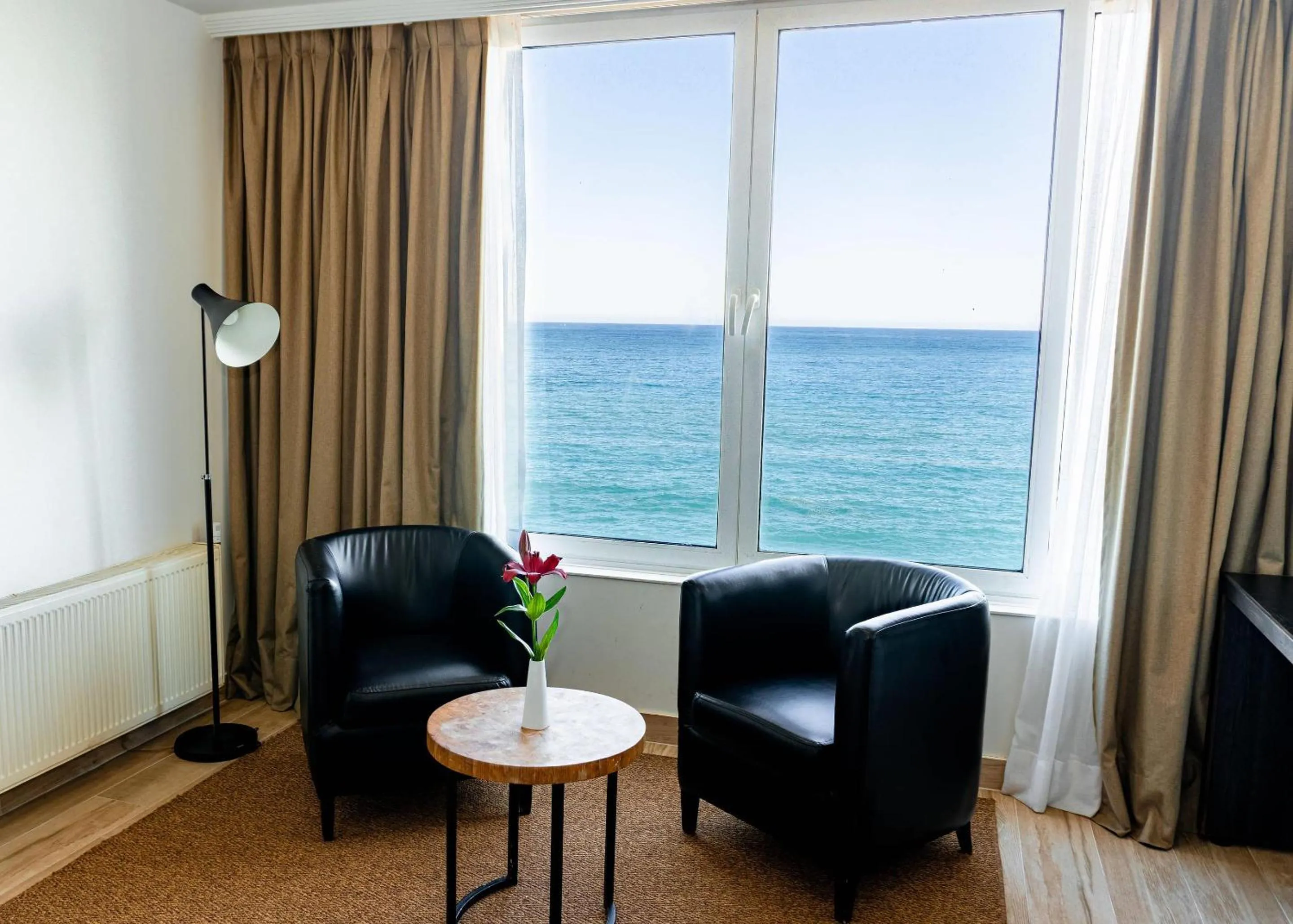 Bedroom in Radisson Blu Acqua Hotel & Spa Concon