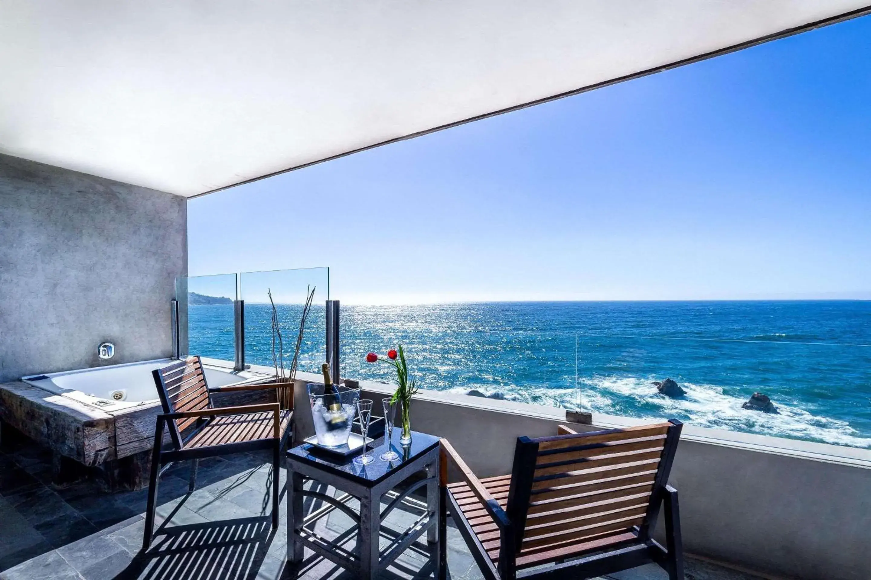 Bedroom in Radisson Blu Acqua Hotel & Spa Concon Bedroom in Radisson Blu Acqua Hotel & Spa Concon