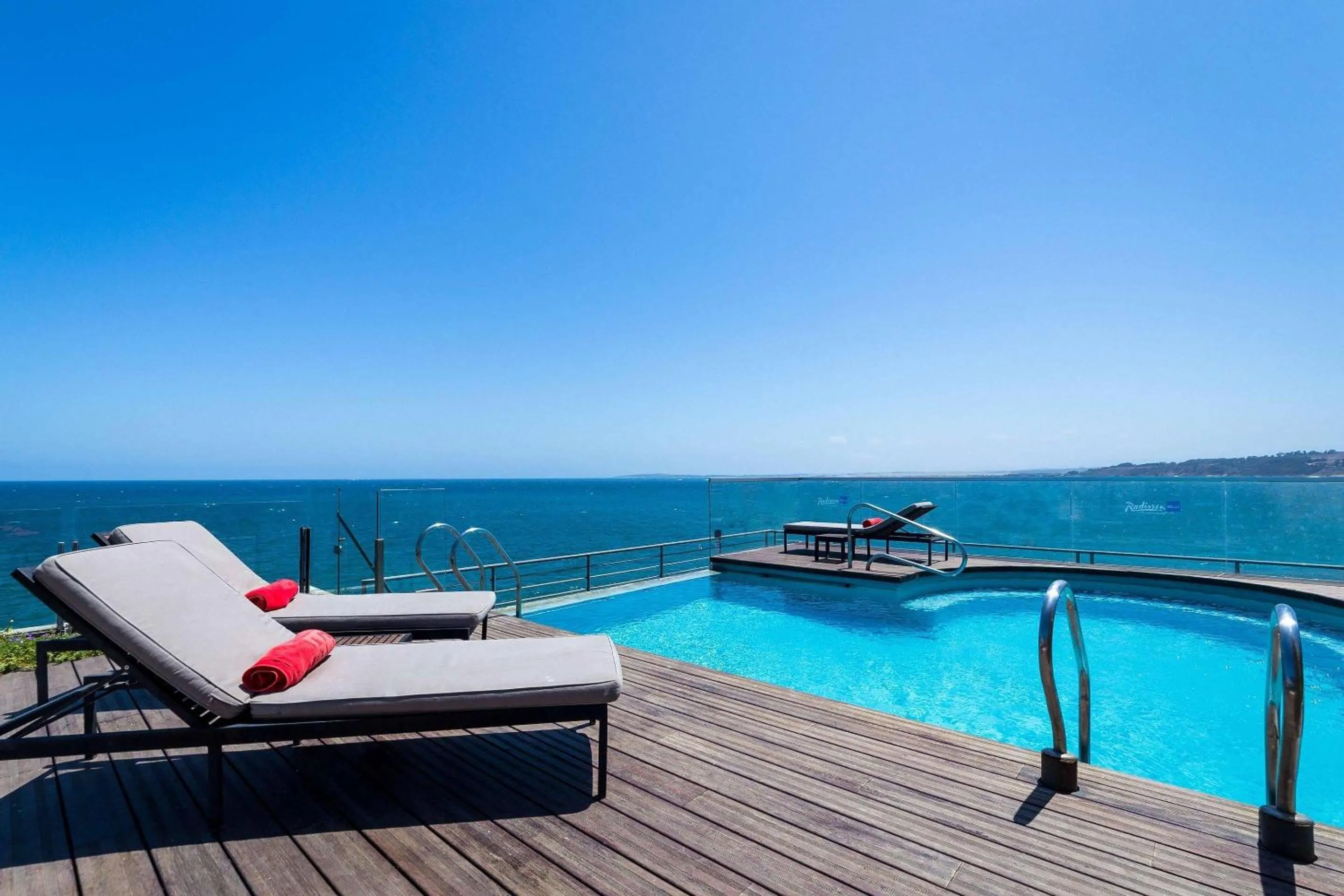 Swimming pool in Radisson Blu Acqua Hotel & Spa Concon