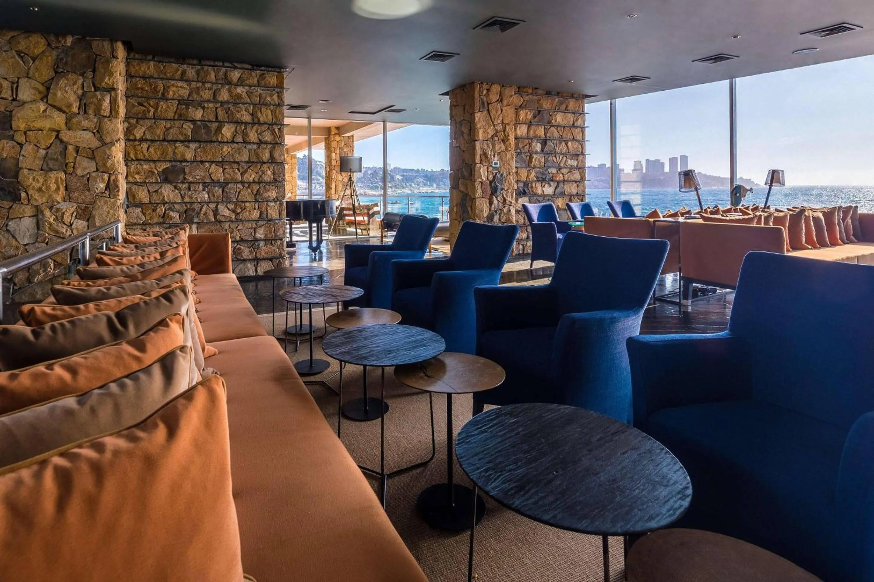 Lounge or bar in Radisson Blu Acqua Hotel & Spa Concon