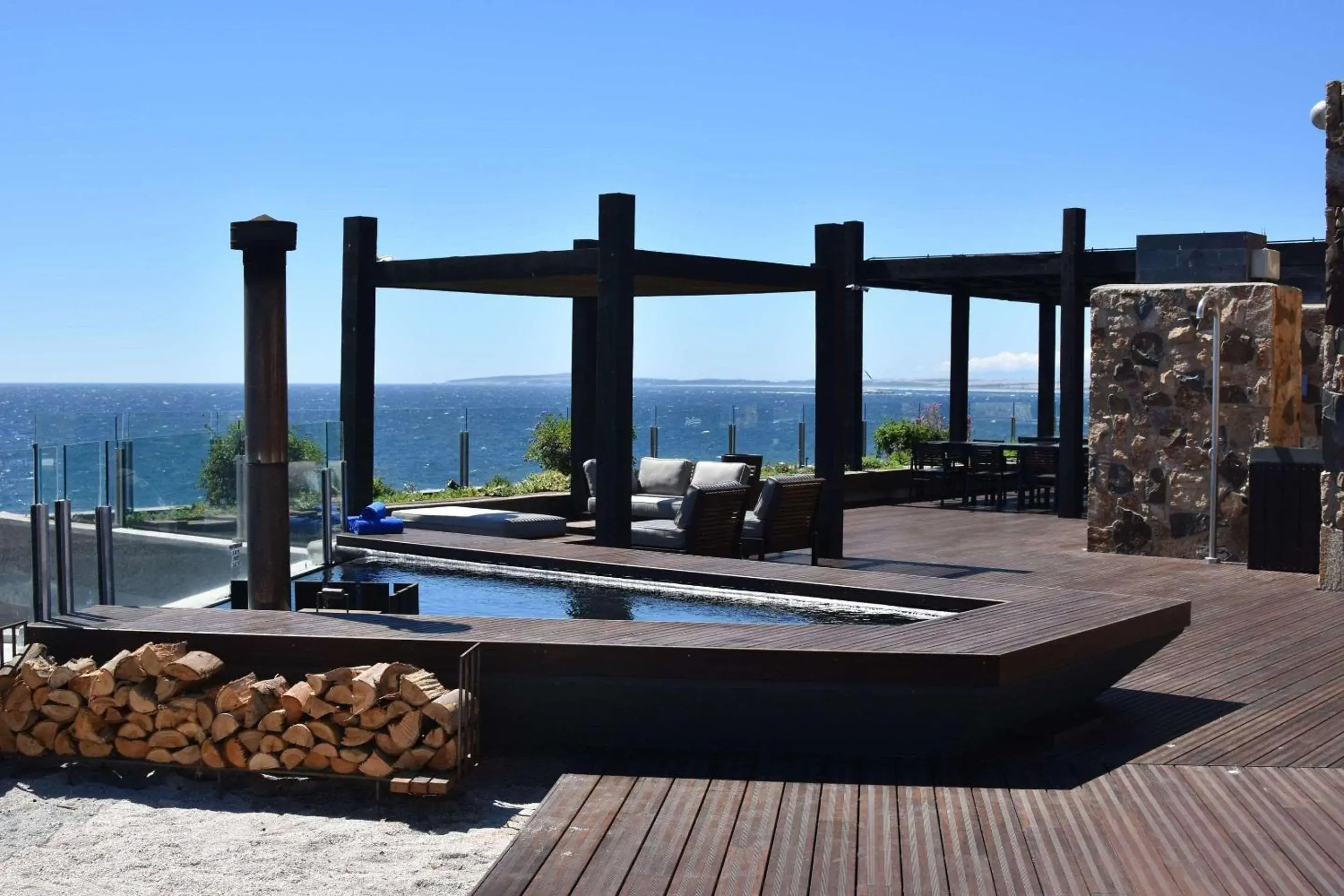 Property building in Radisson Blu Acqua Hotel & Spa Concon Property building in Radisson Blu Acqua Hotel & Spa Concon