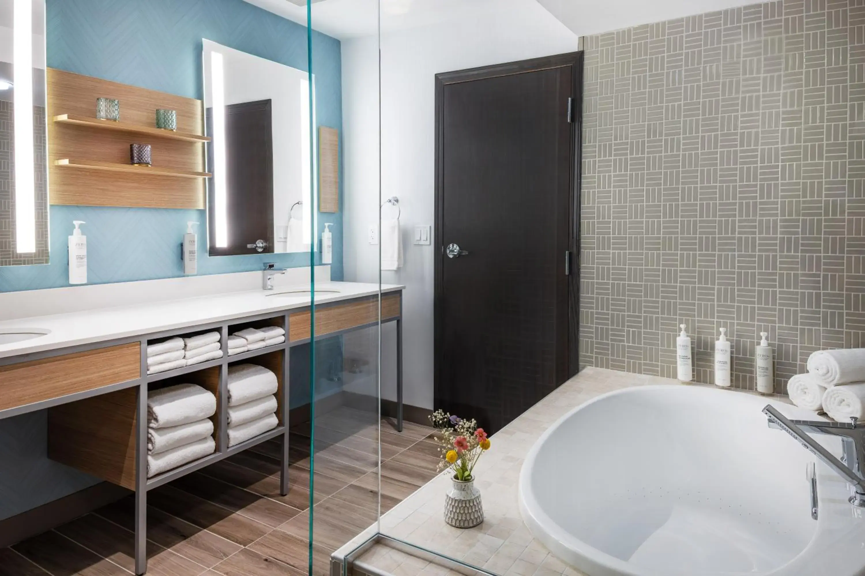 Bedroom in Hilton Garden Inn Sioux Falls South Bedroom in Hilton Garden Inn Sioux Falls South