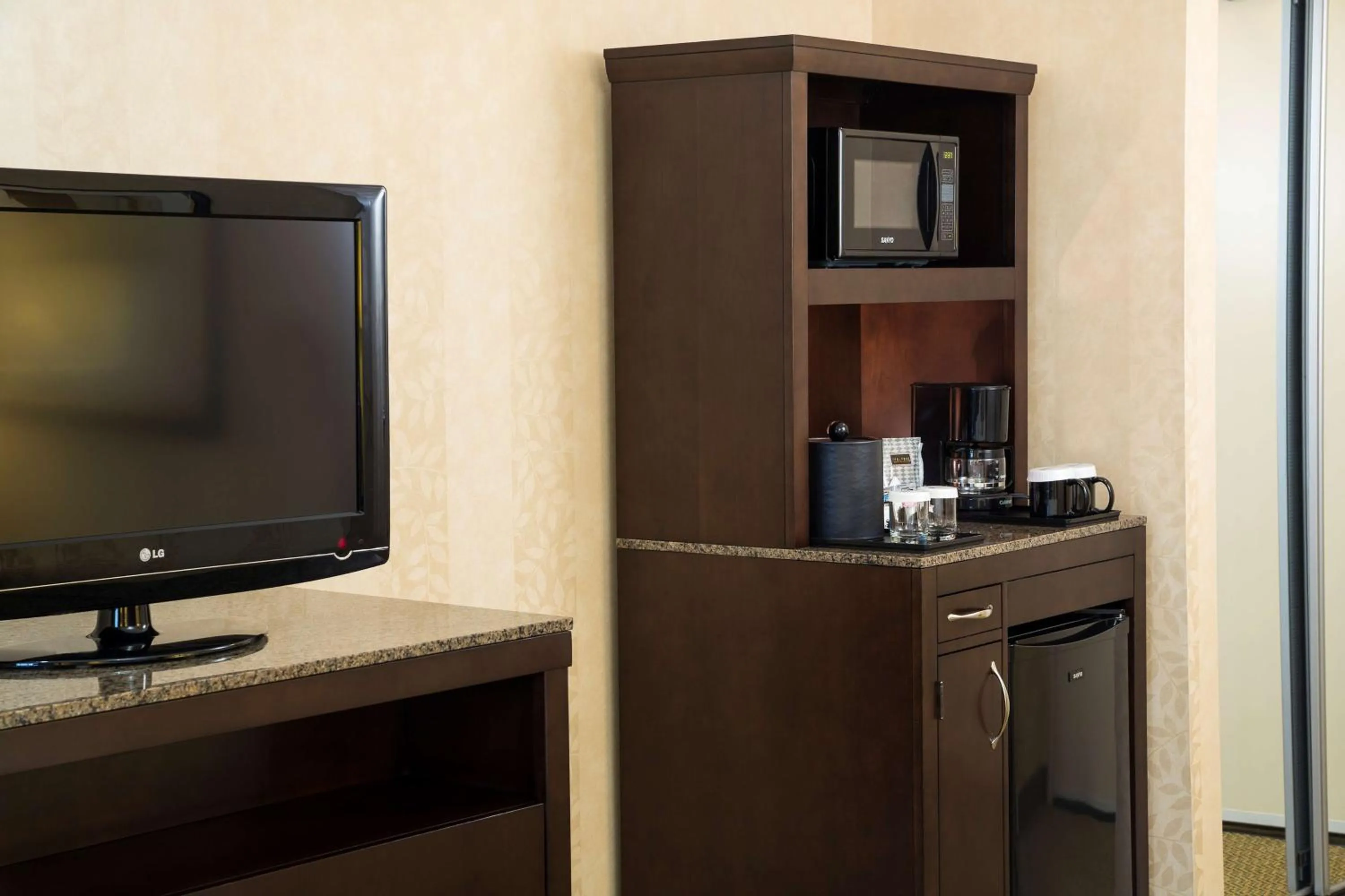Kitchen or kitchenette in Hilton Garden Inn Sioux Falls South