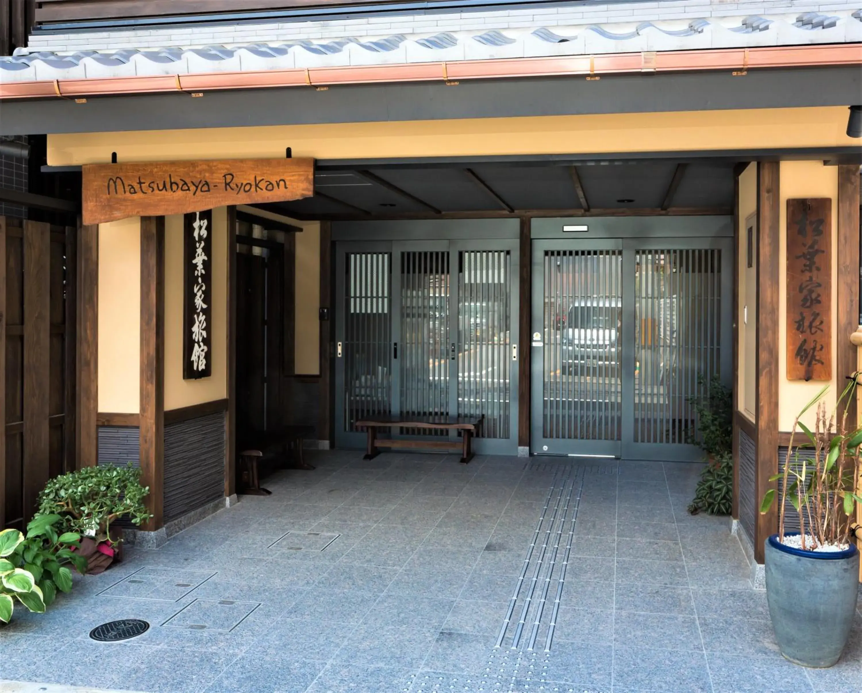Facade/entrance in Matsubaya Ryokan Facade/entrance in Matsubaya Ryokan