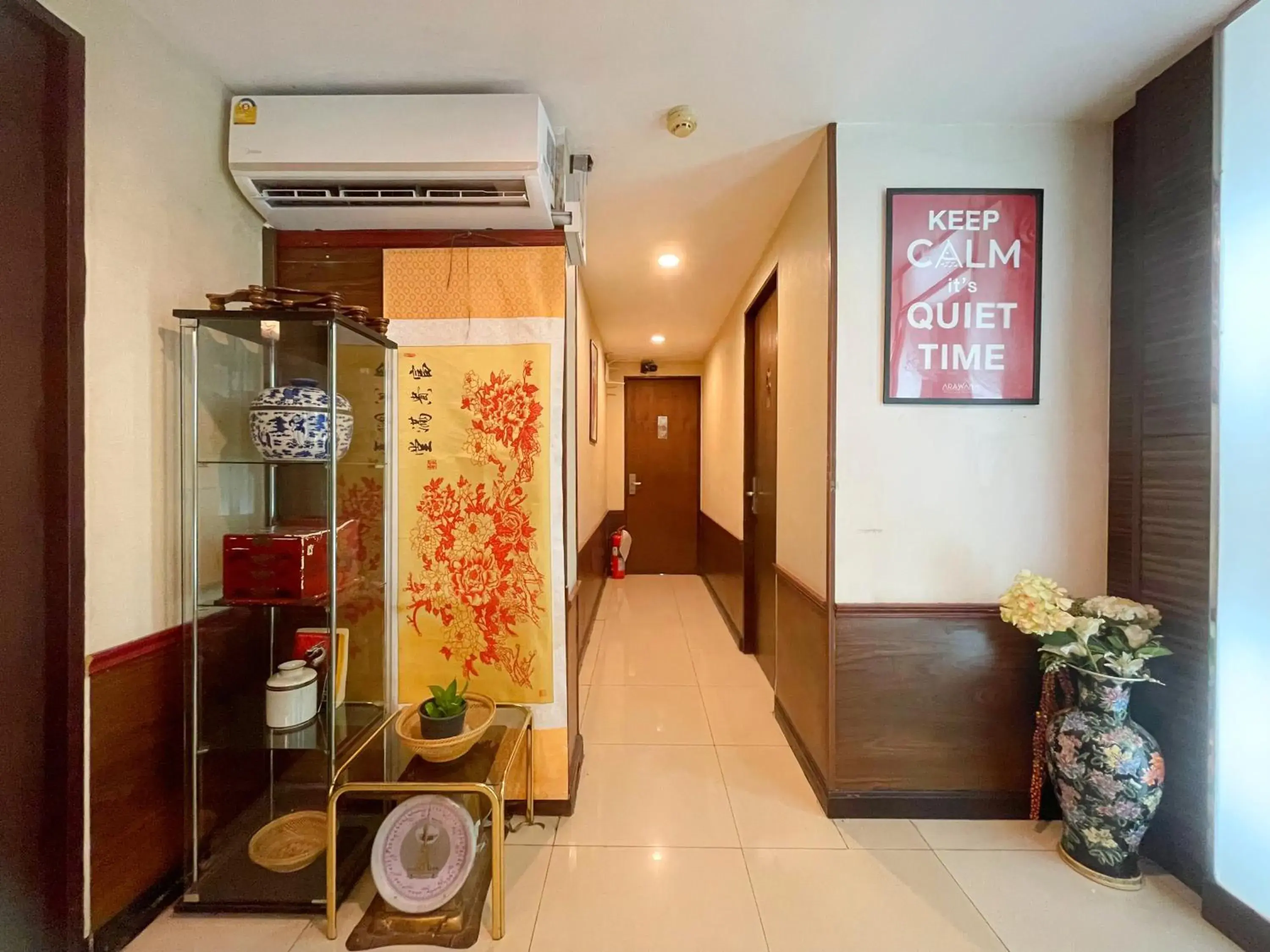 Property building in Arawana Express Chinatown Property building in Arawana Express Chinatown