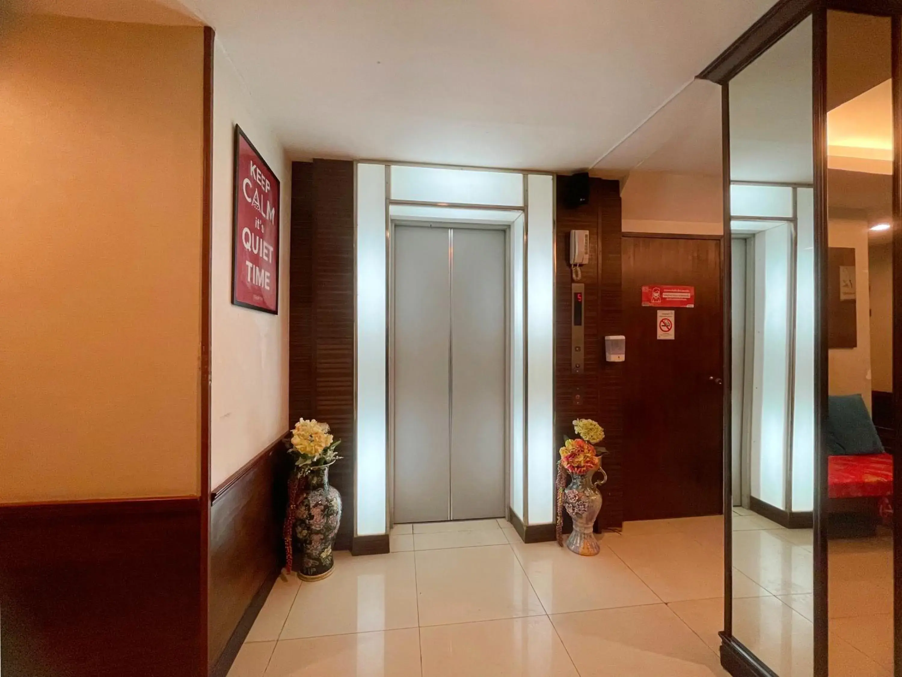 elevator in Arawana Express Chinatown elevator in Arawana Express Chinatown