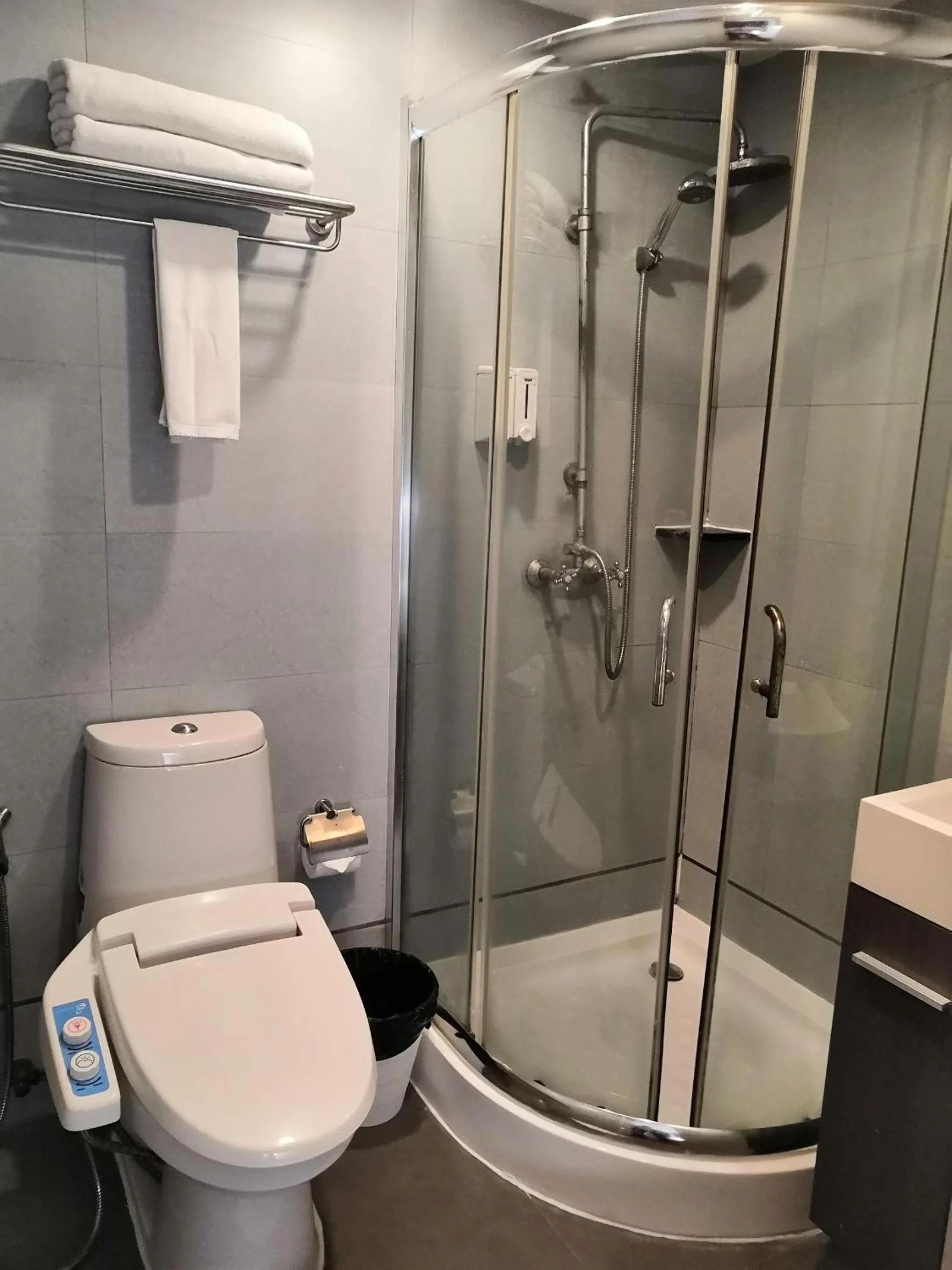 Bathroom in Arawana Express Phromphong