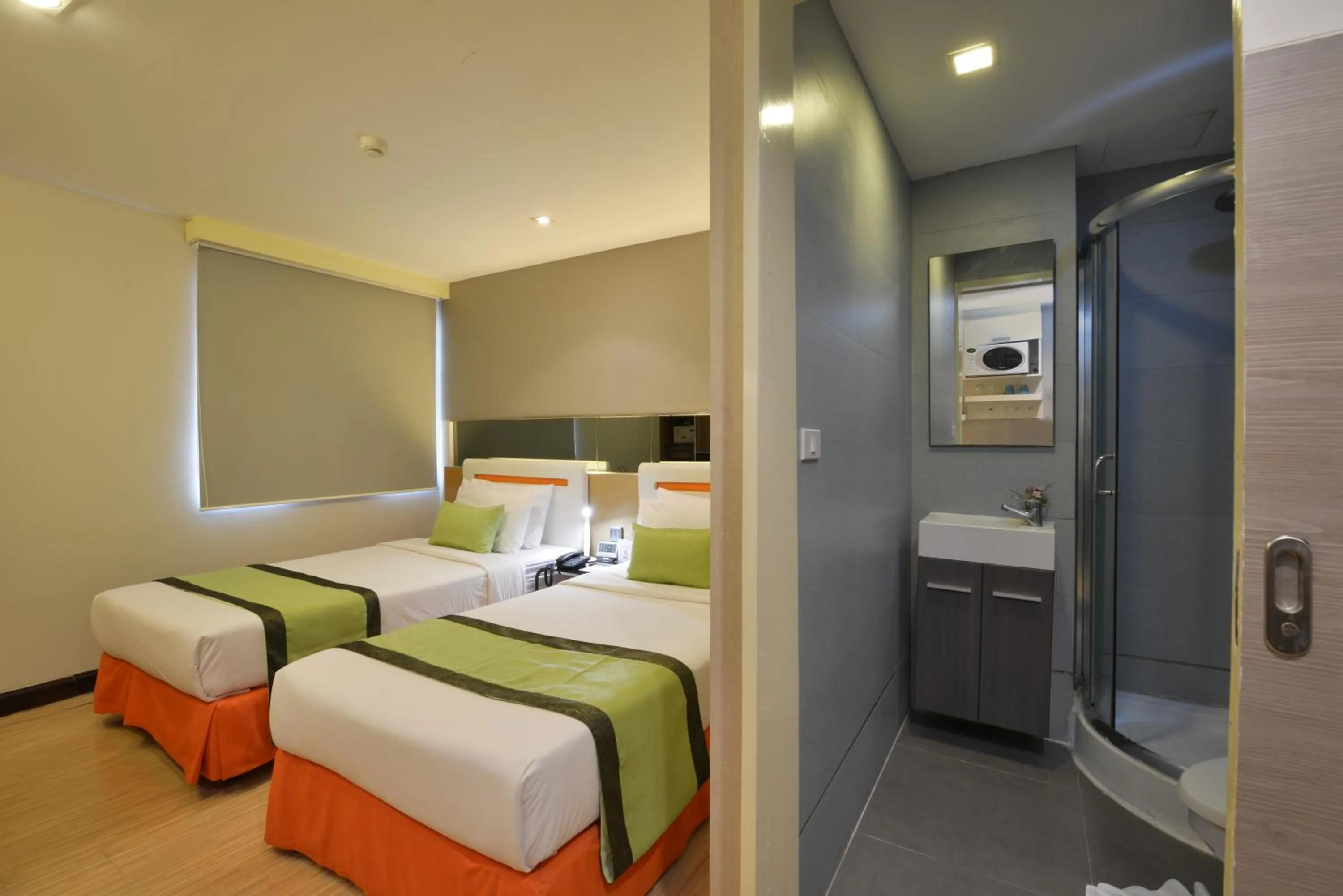 Bedroom, Bed in Arawana Express Phromphong