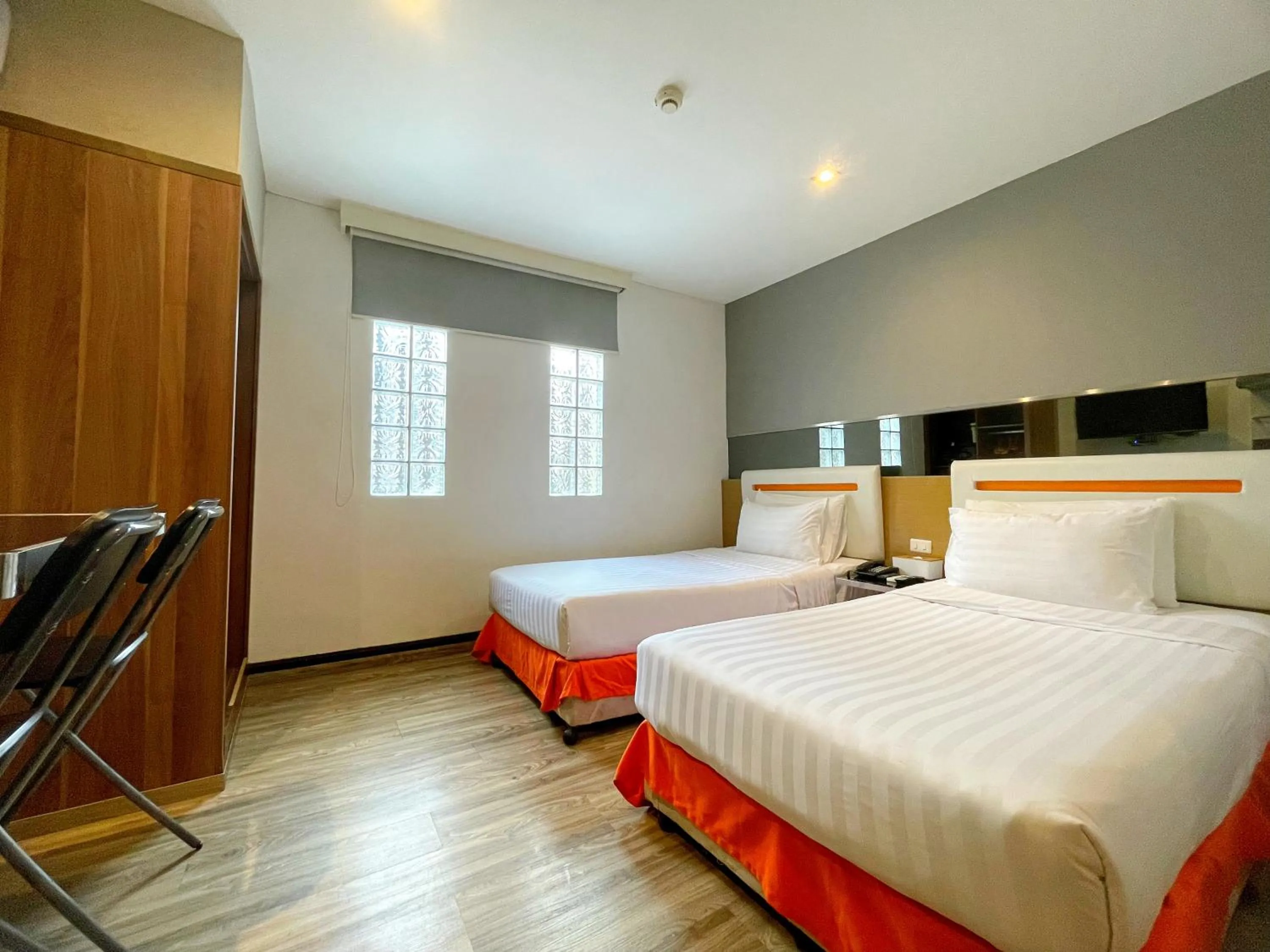 Bed in Arawana Express Phromphong