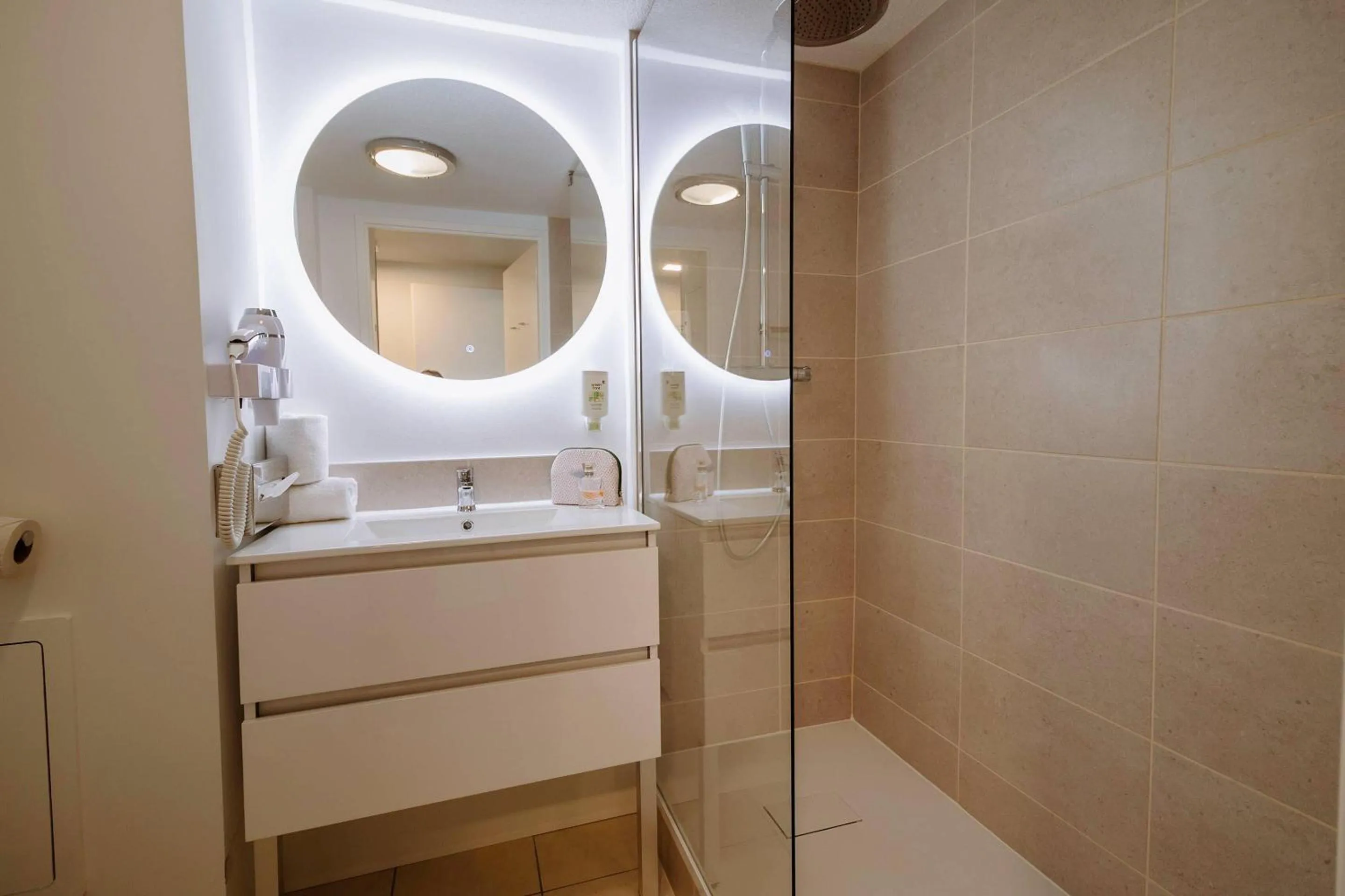 Bedroom, Bed in Clarion Aparthotel Toulouse Le Parc de l'Escale