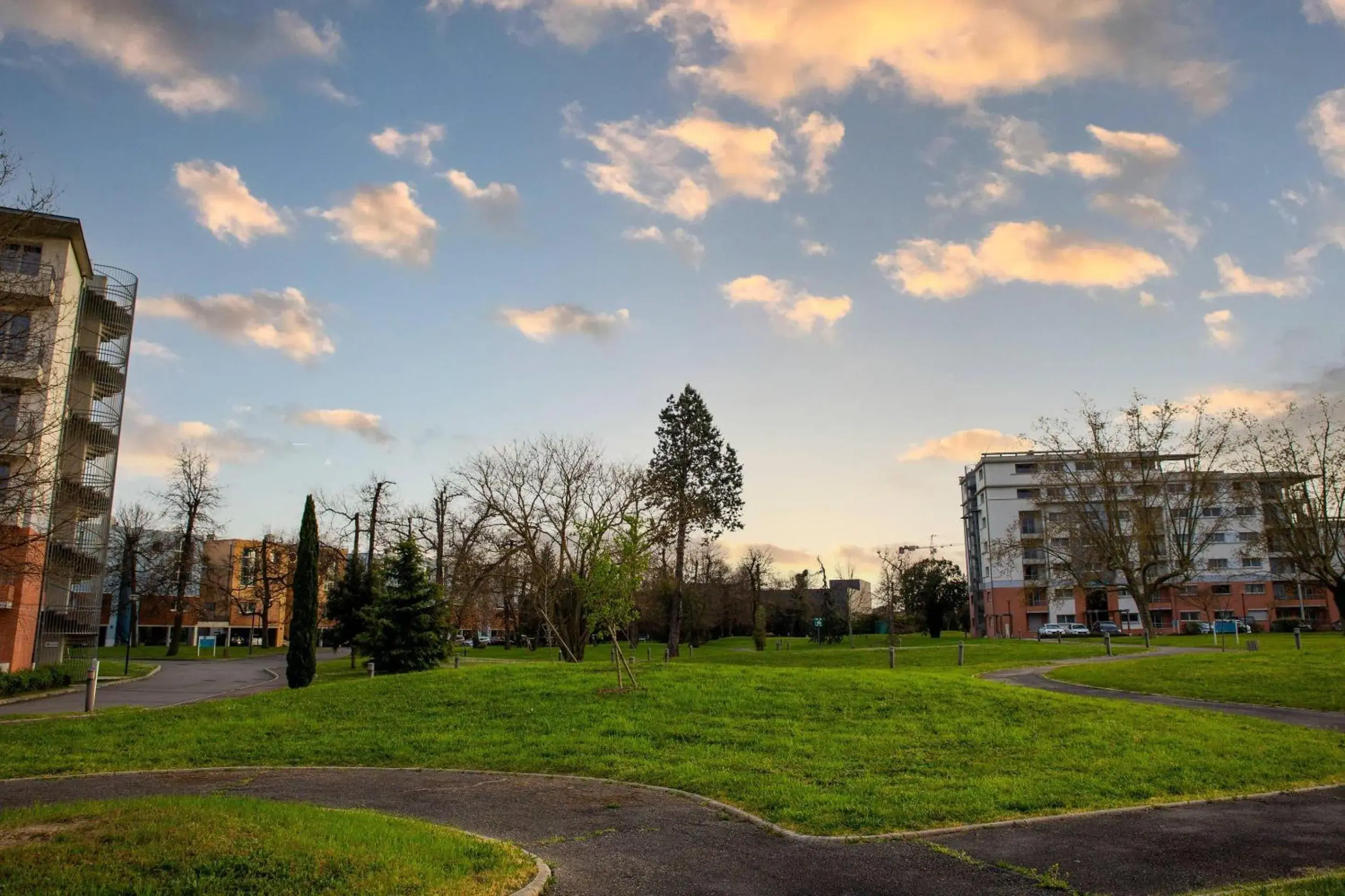 Property building in Clarion Aparthotel Toulouse Le Parc de l'Escale Property building in Clarion Aparthotel Toulouse Le Parc de l'Escale